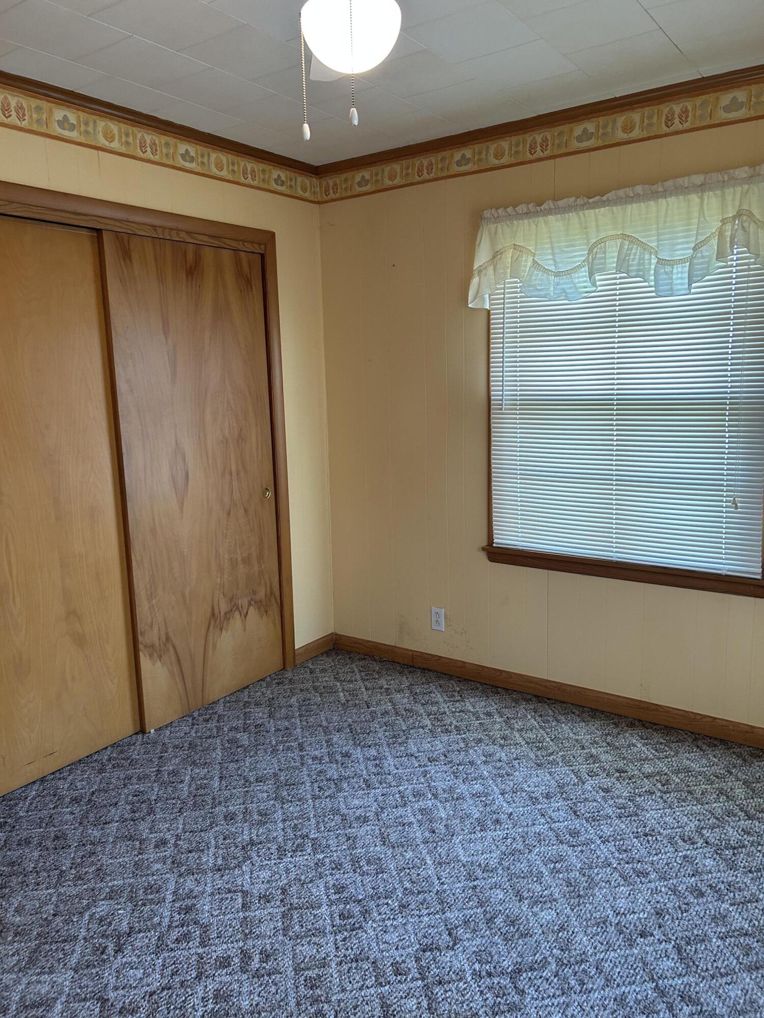 402 E Abbott St Property Photo 11