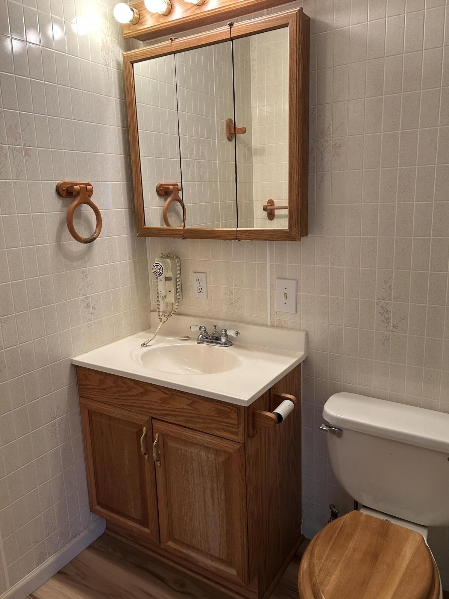 402 E Abbott St Property Photo 12