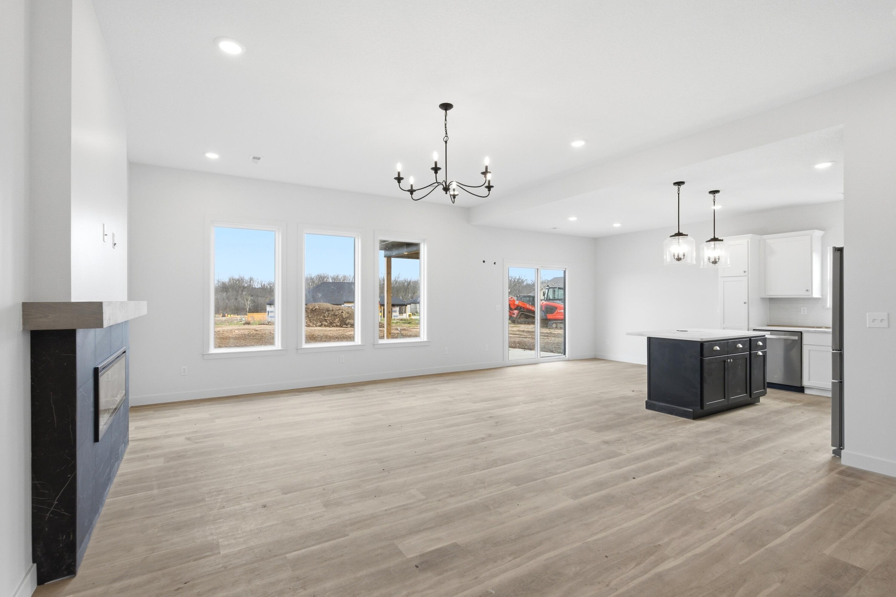 2016 Stone Mountain Ct Property Photo 4