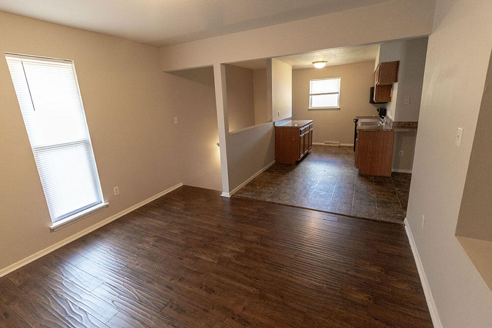 1011 W Ash St Property Photo 3