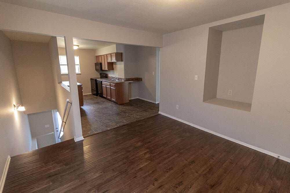 1011 W Ash St Property Photo 4