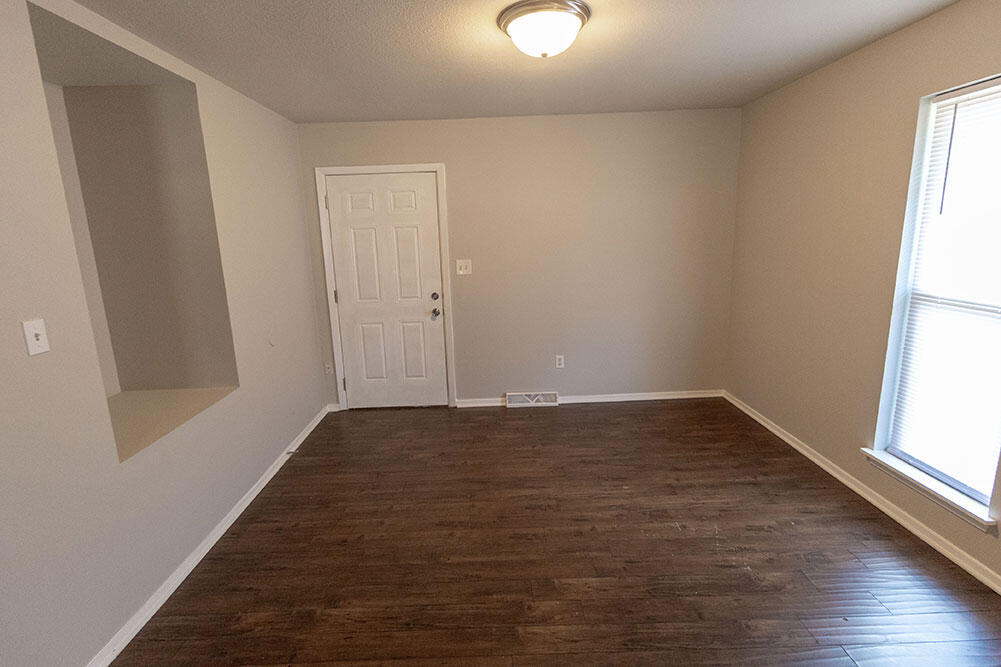 1011 W Ash St Property Photo 5