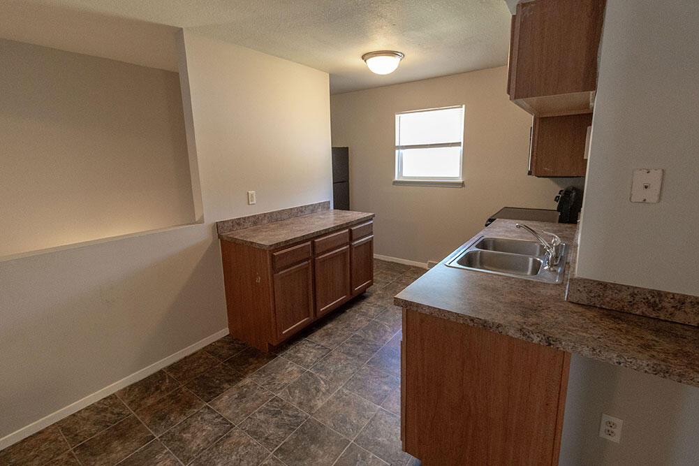 1011 W Ash St Property Photo 6