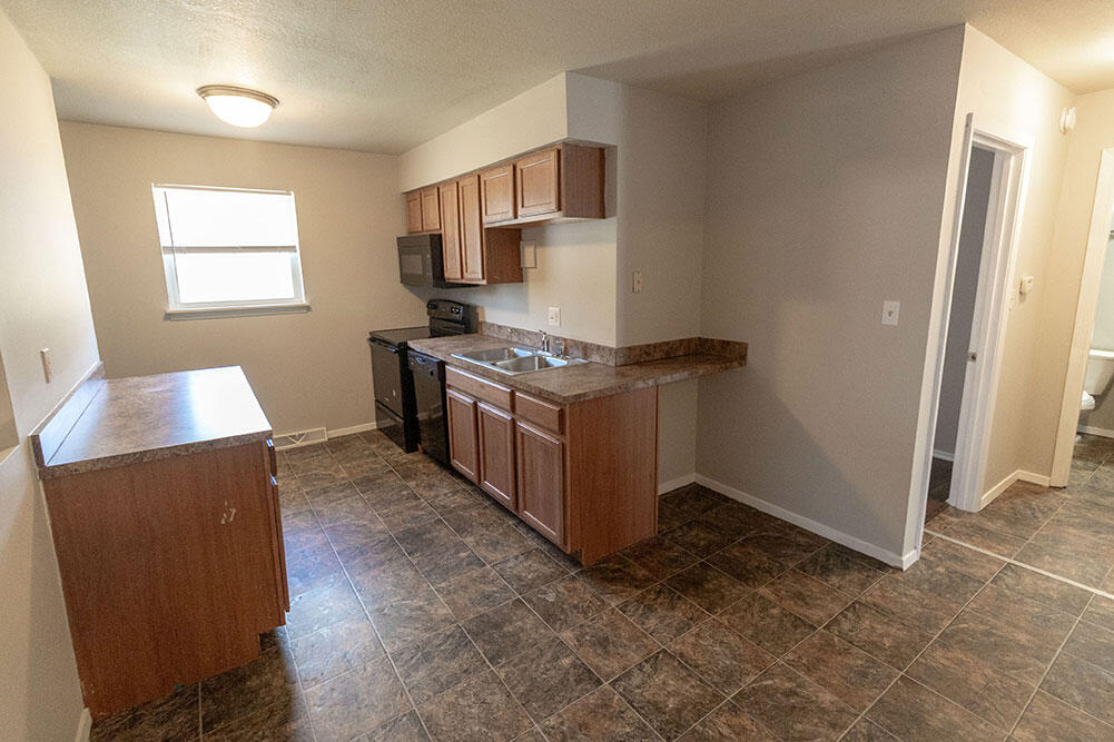 1011 W Ash St Property Photo 7