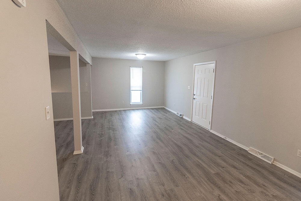 215 Wheaton Ct Property Photo 5