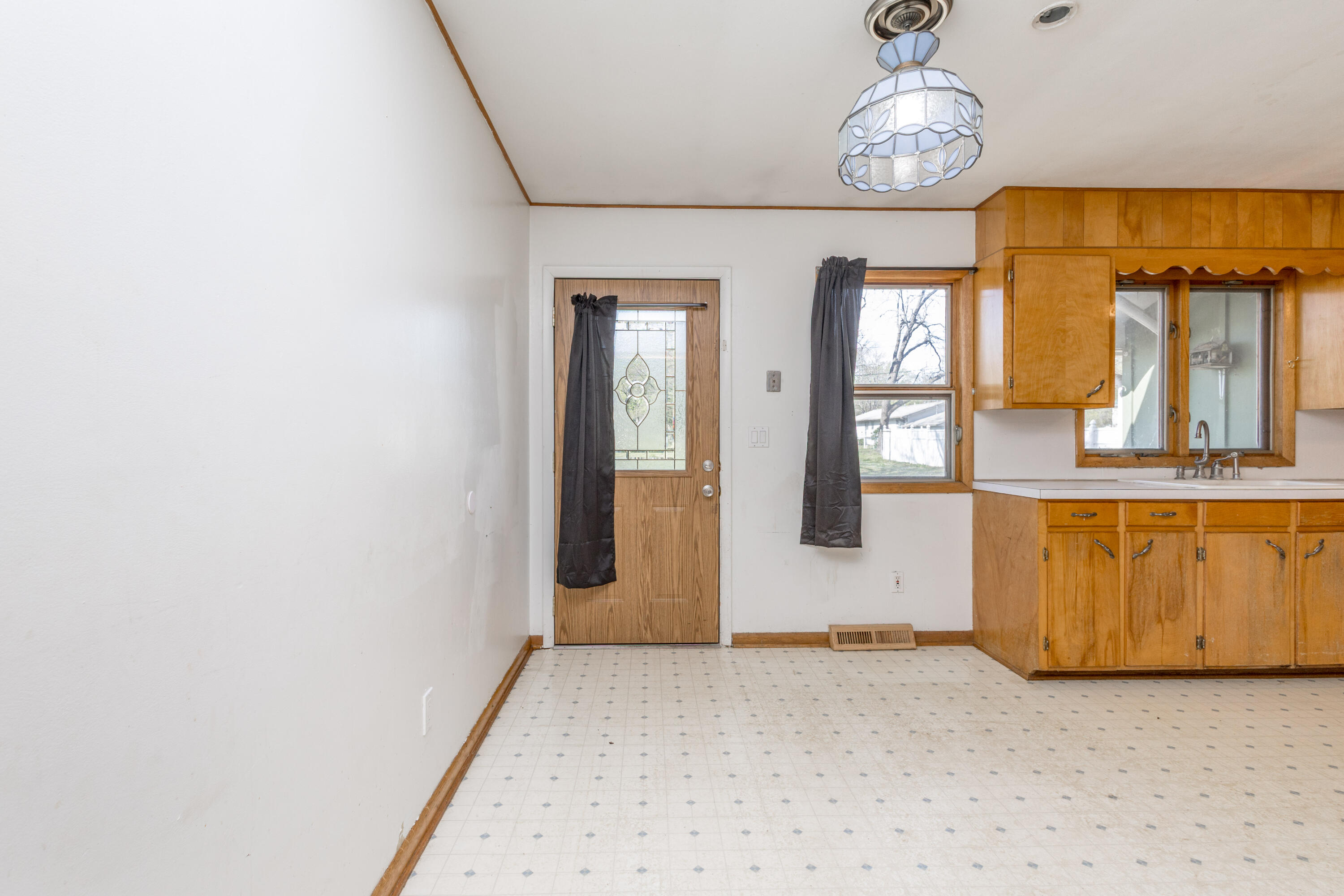 603 Spring Valley Dr Property Photo 6