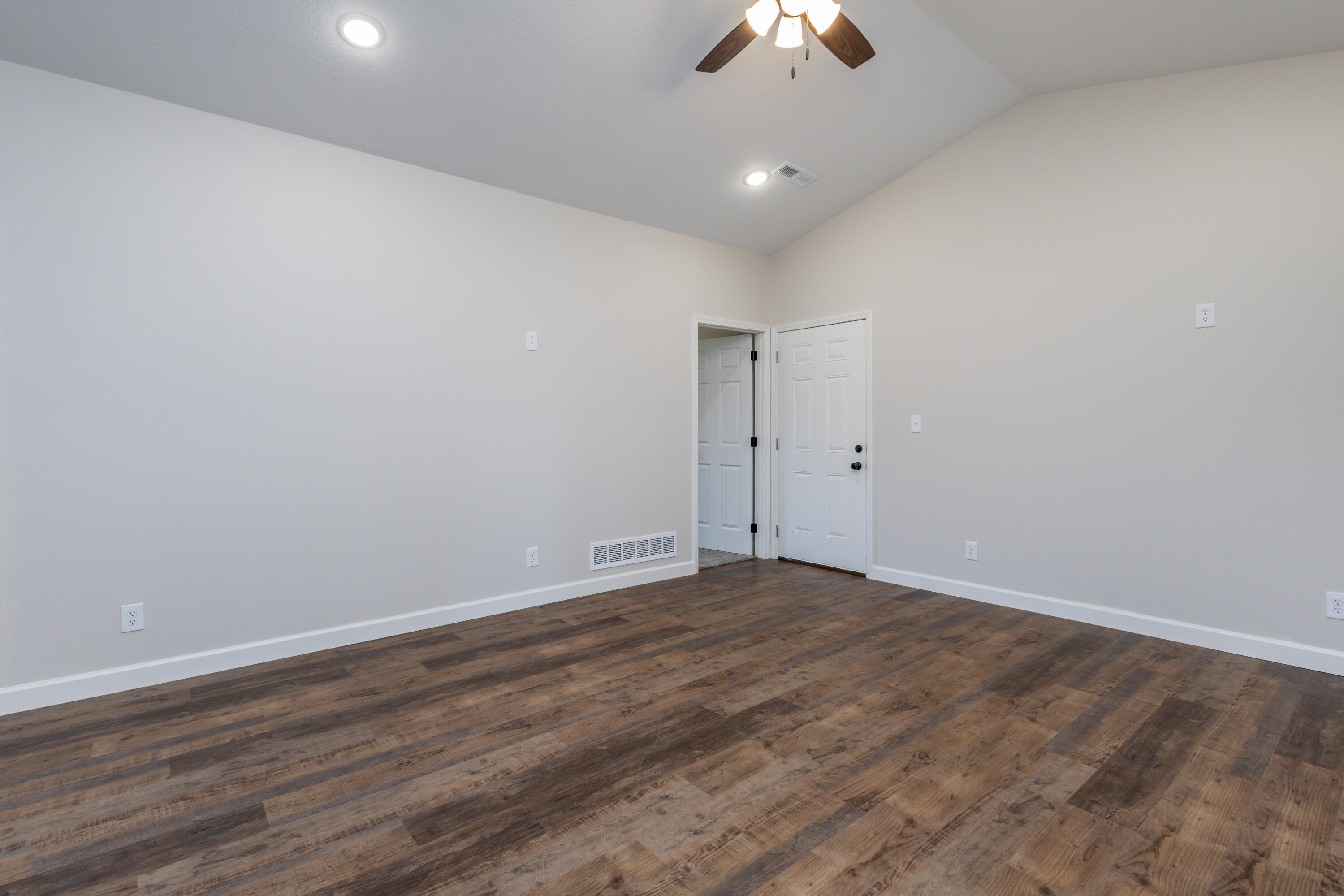 11277 Audrain Road 924 Property Photo 17