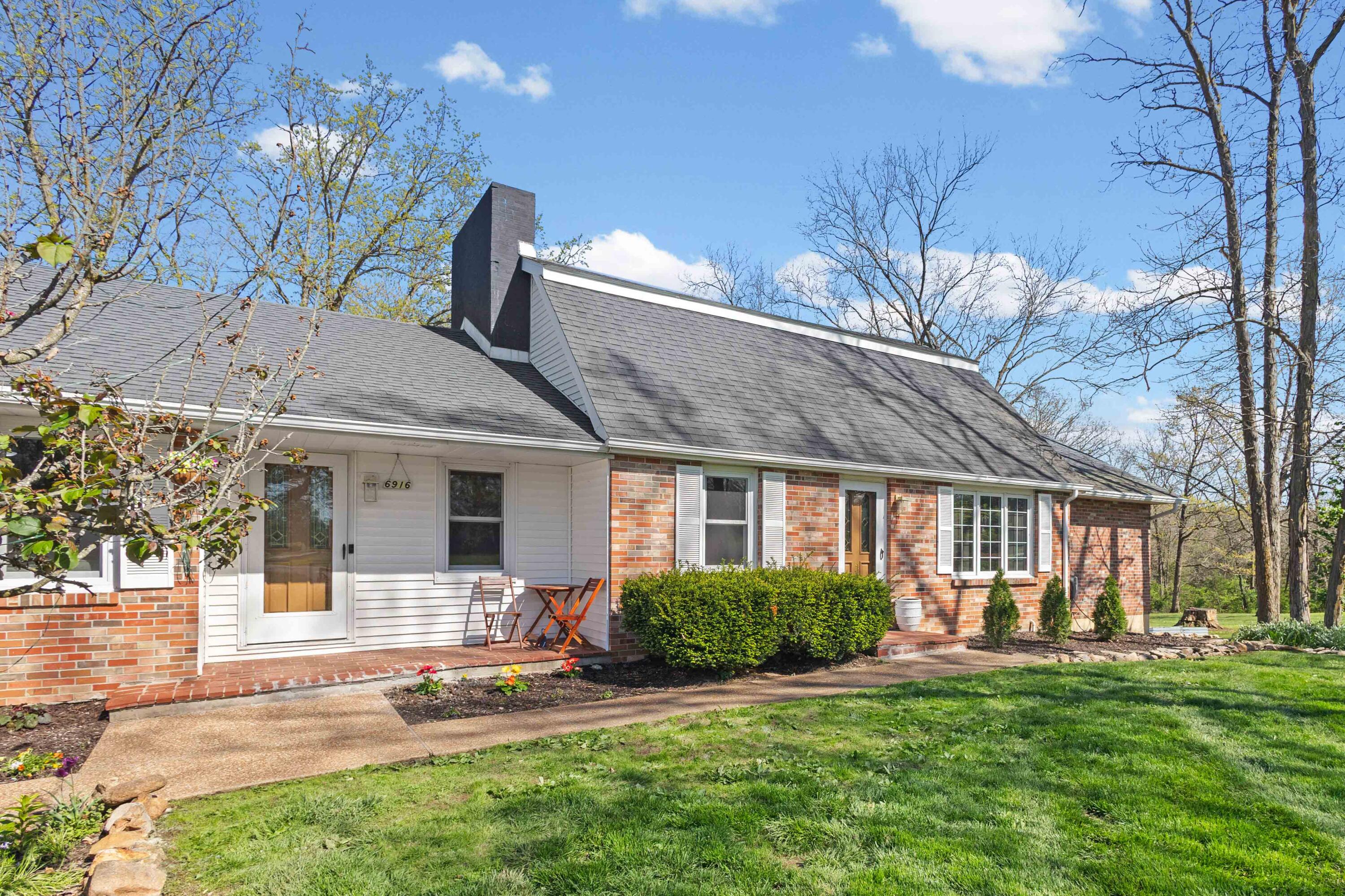 6916 State Road C Property Photo 3