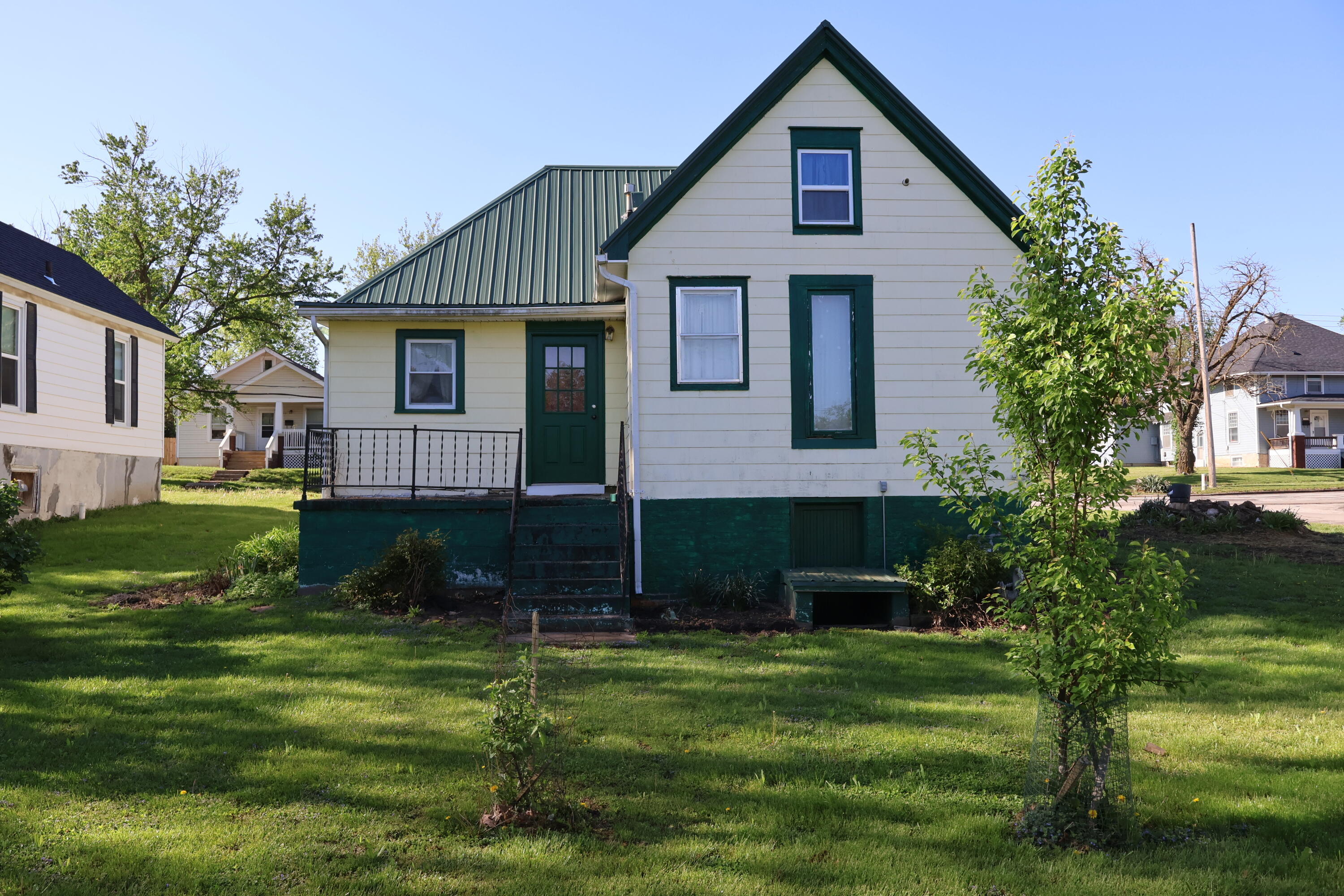 803 E Jackson St Property Photo 4