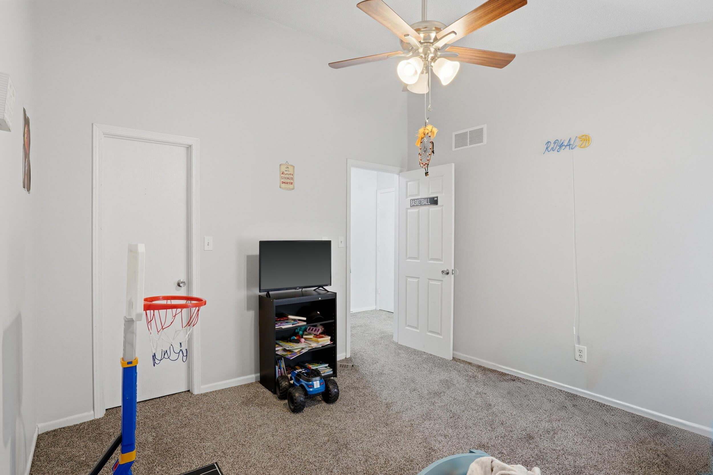 303 E Liberty Ln A&b Property Photo 22