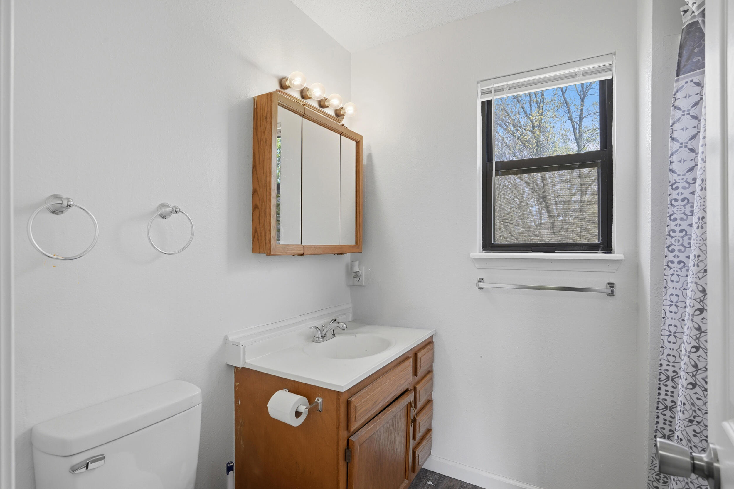 305 E Liberty Ln A&b Property Photo 18