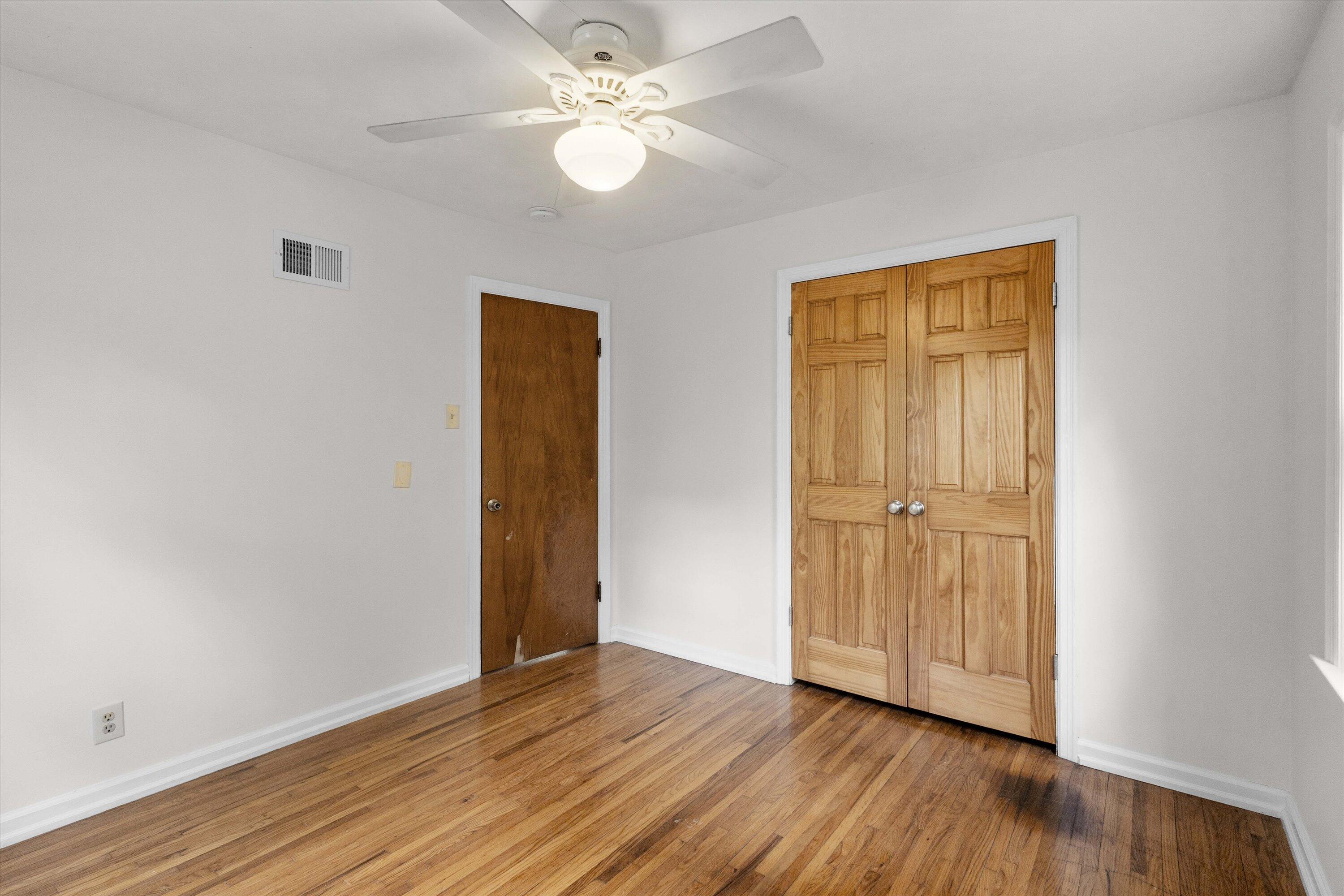 701 Glenwood Ct Property Photo 32