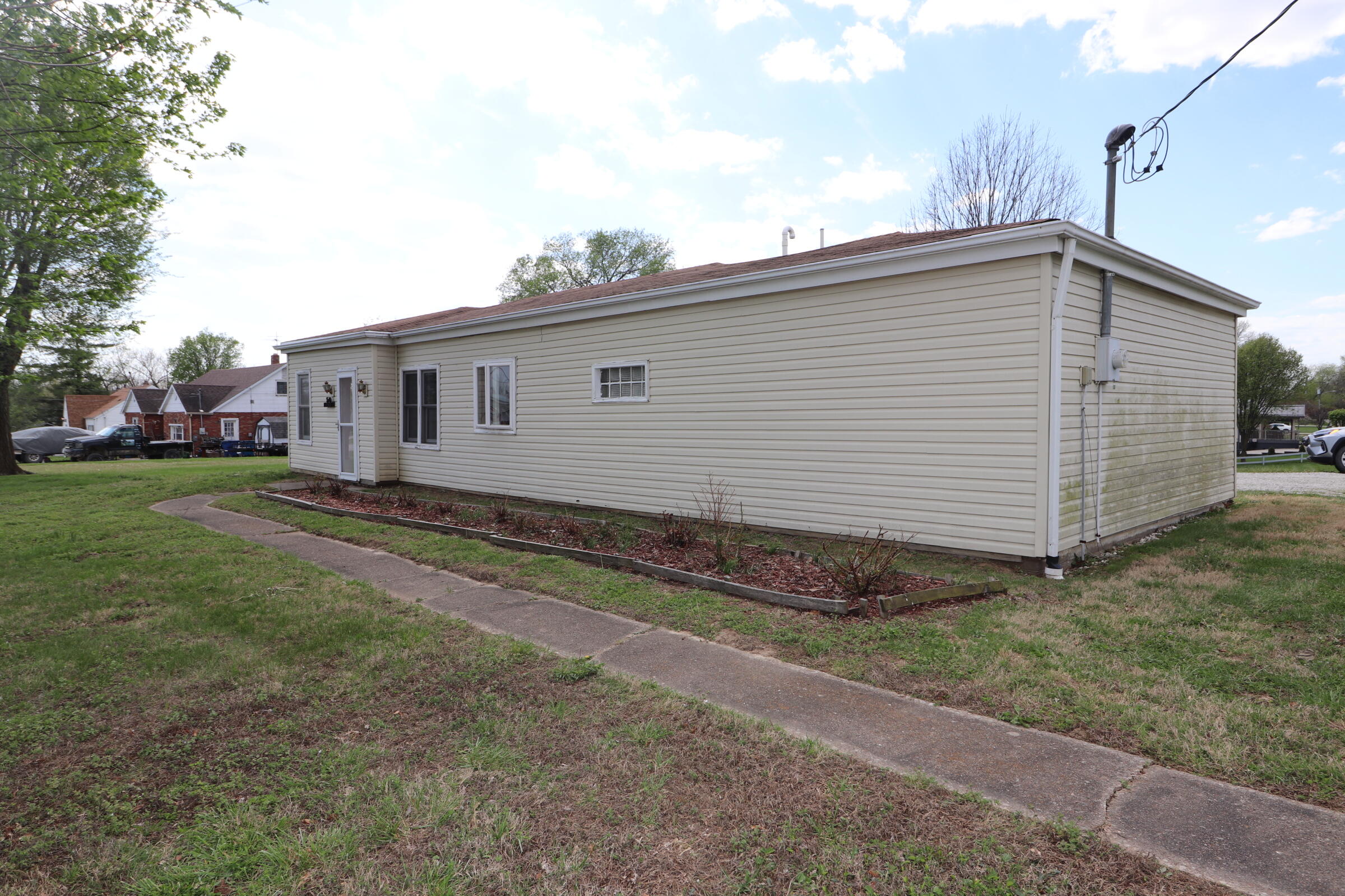 550 S SUMMIT DR