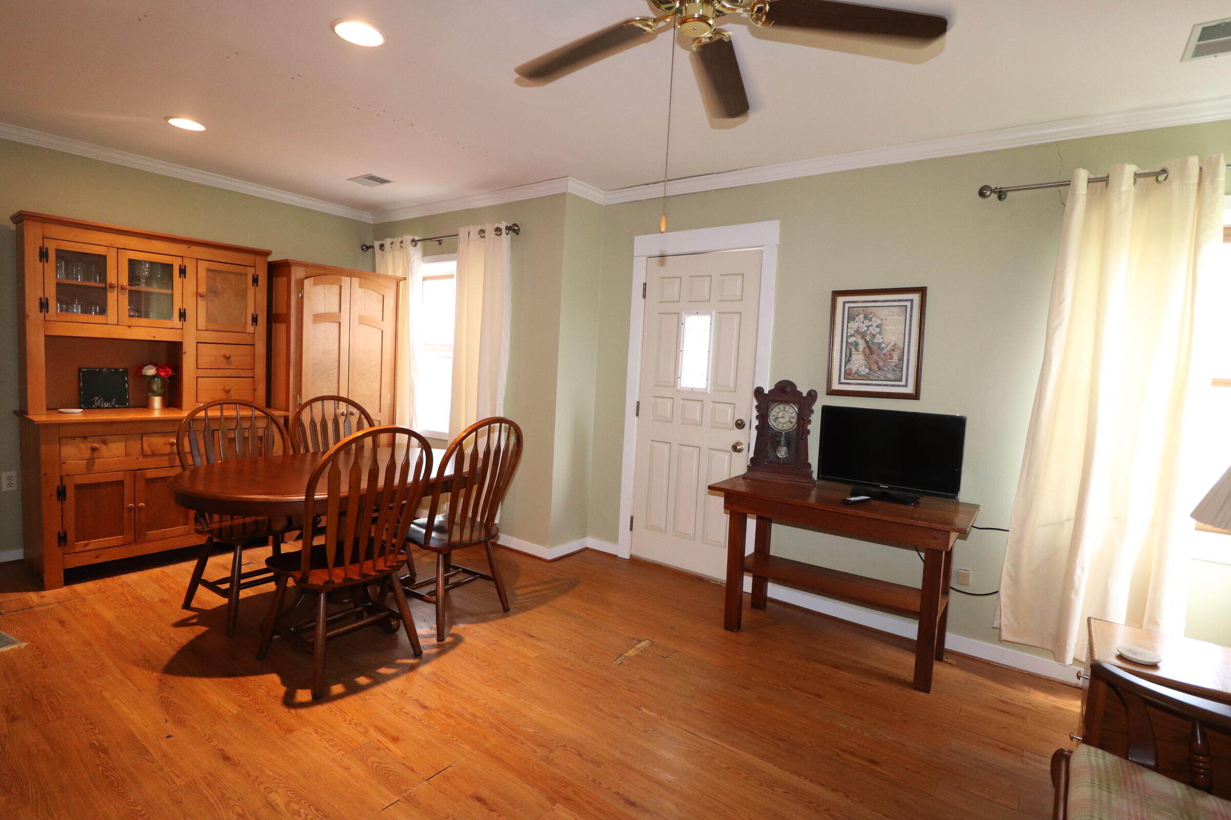 550 S Summit Dr Property Photo 3