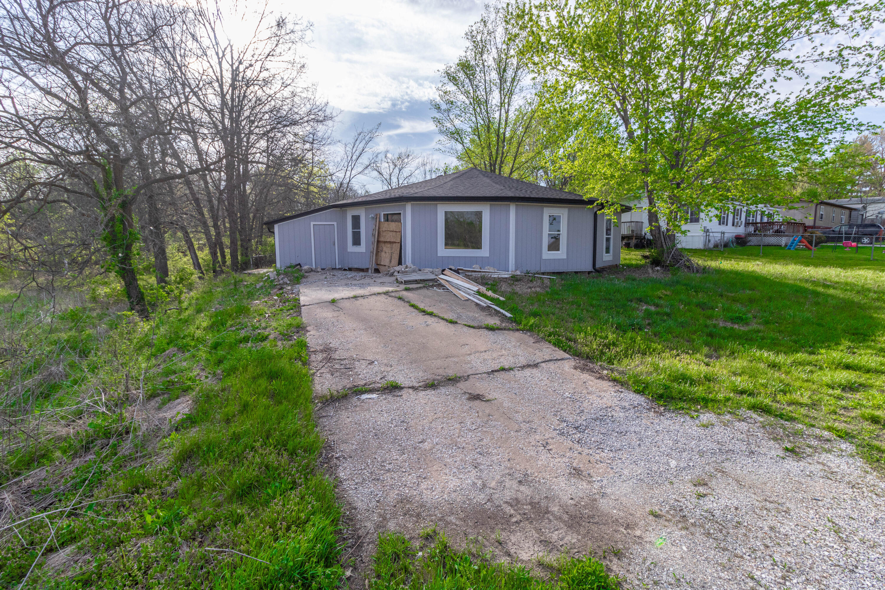 6801 N Maxine St Property Photo 2