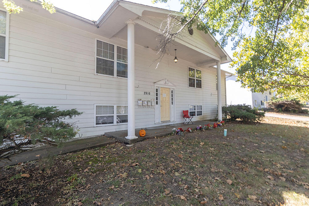 2916 LEEWAY DR B Property Photo 1