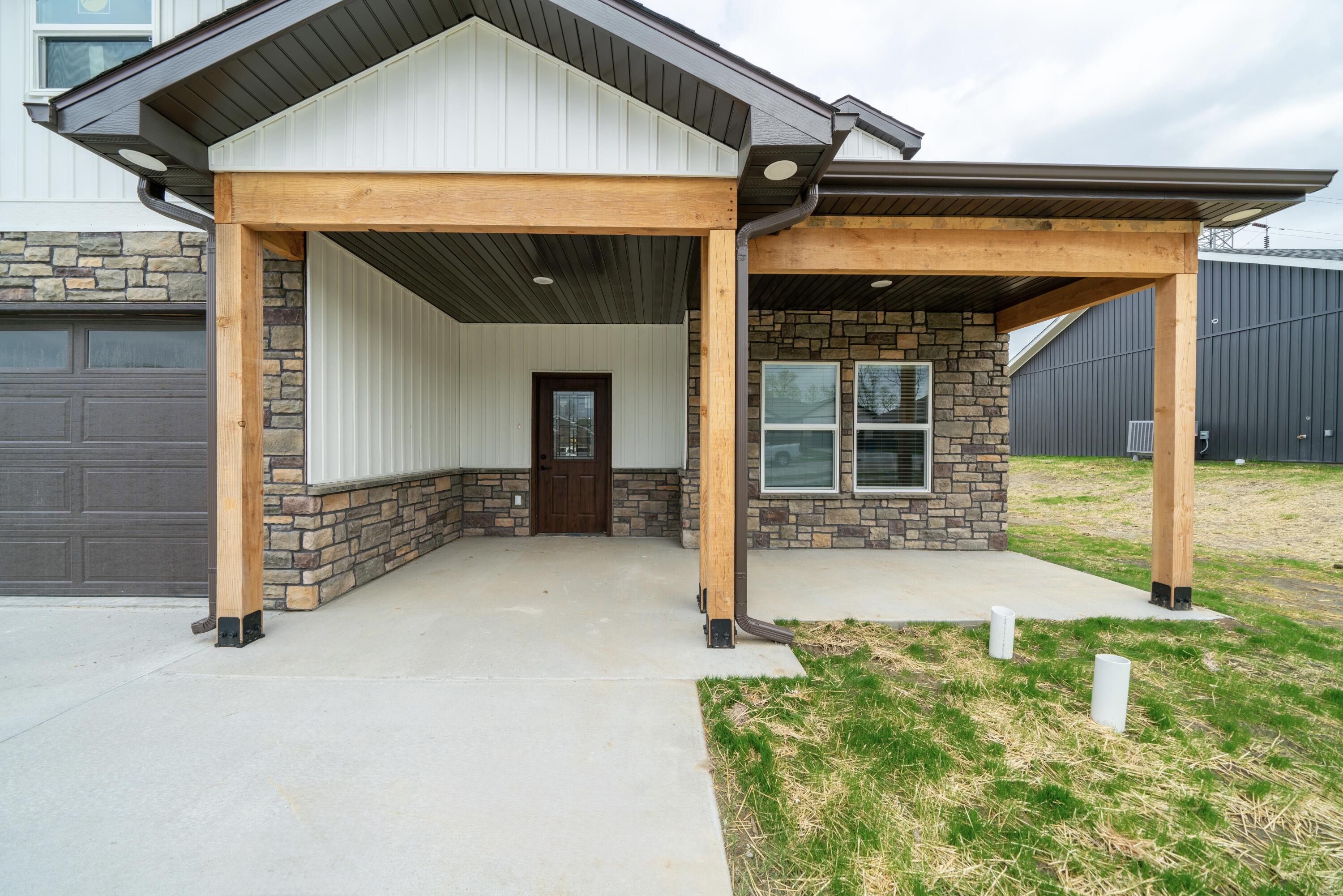 779 Vine Dr Property Photo 3
