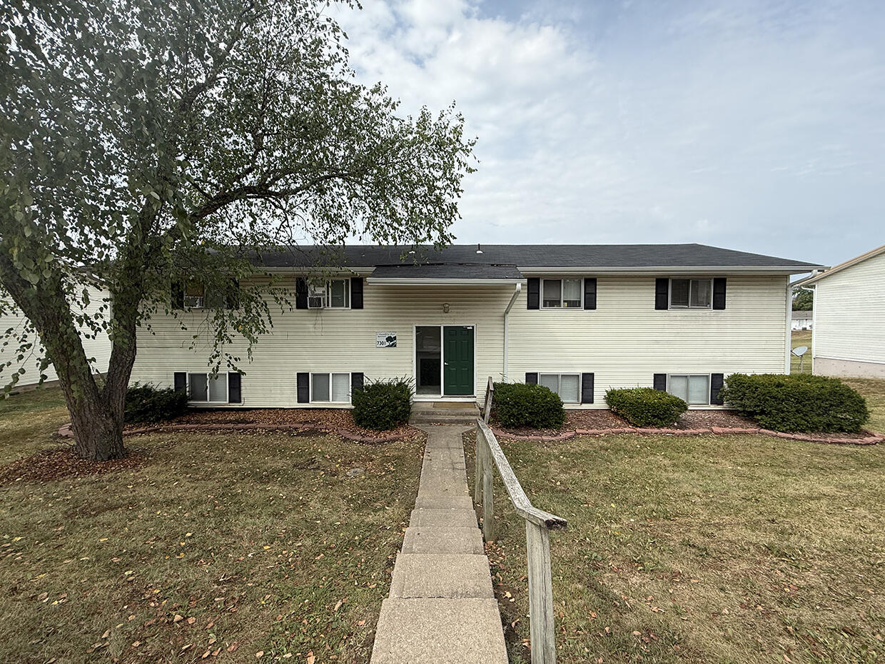 7301 N MOBERLY DR B Property Photo 1
