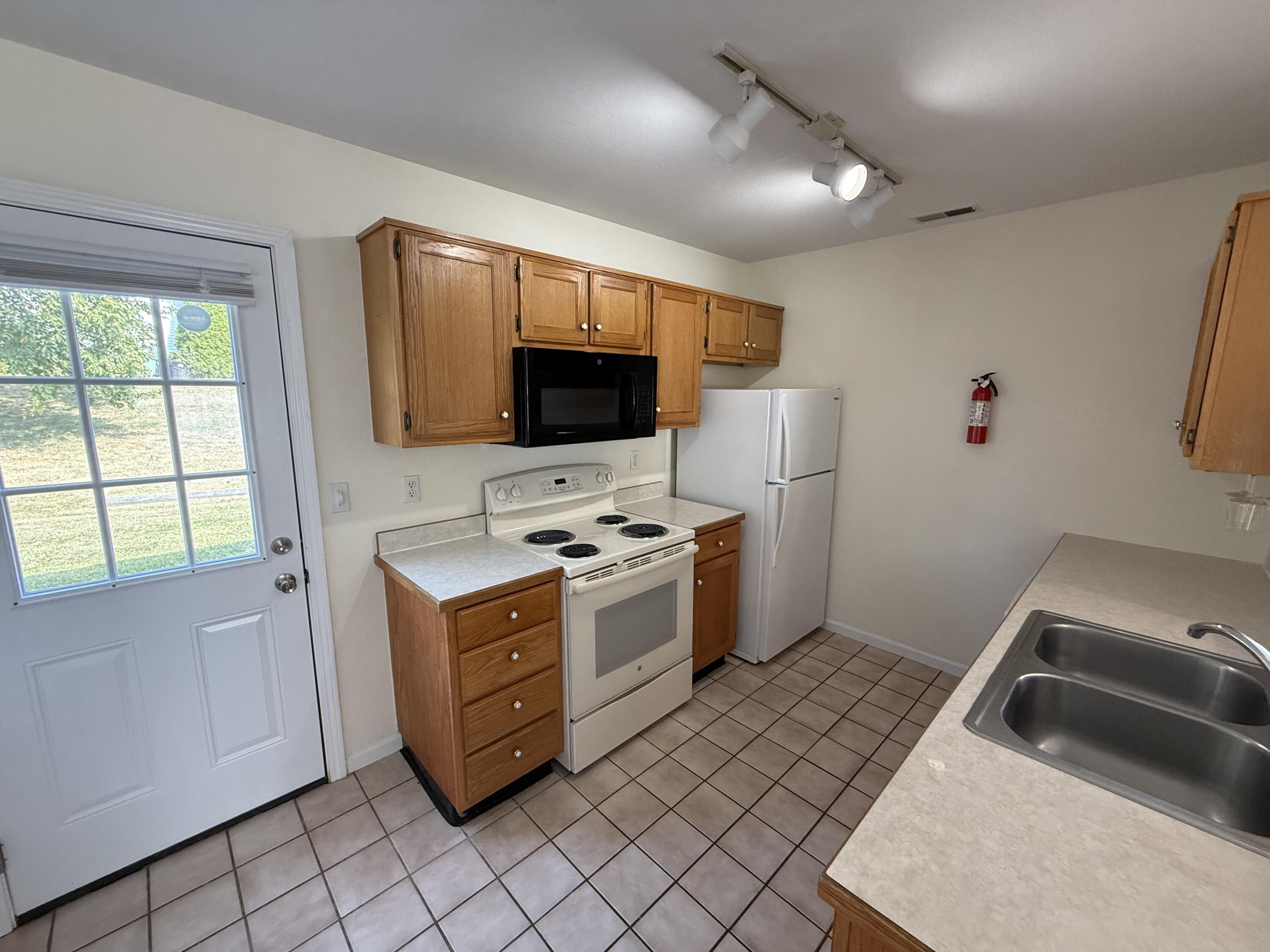 1326 N Frideriki Dr Property Photo 6