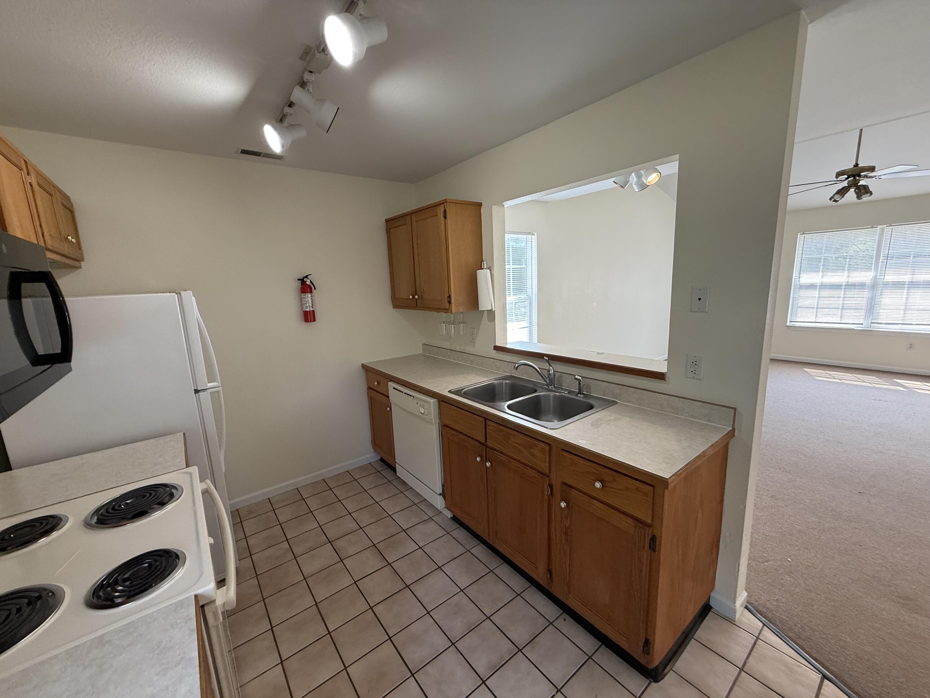 1326 N Frideriki Dr Property Photo 7