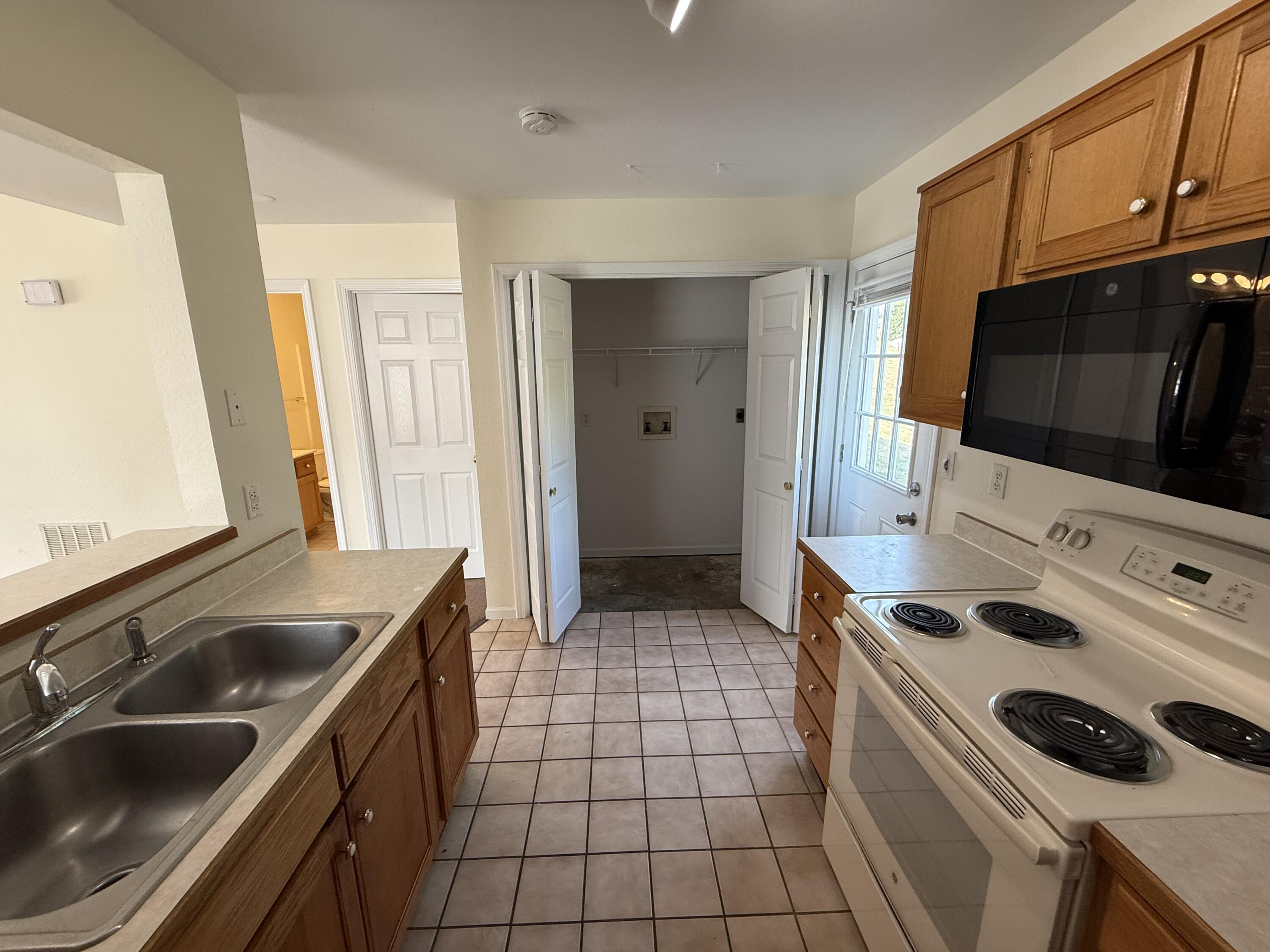 1326 N Frideriki Dr Property Photo 8