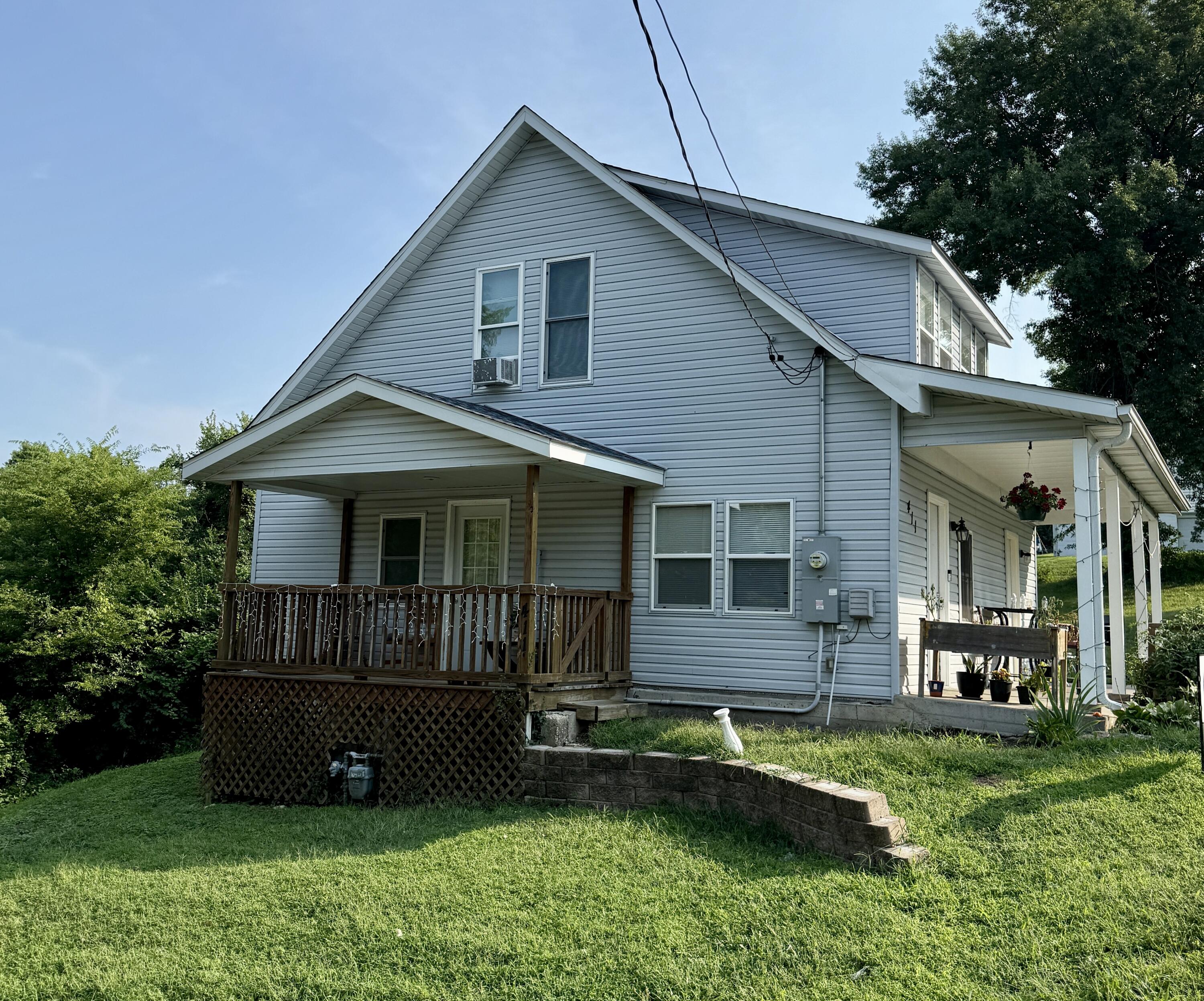 411 E Atchison St Property Photo 2