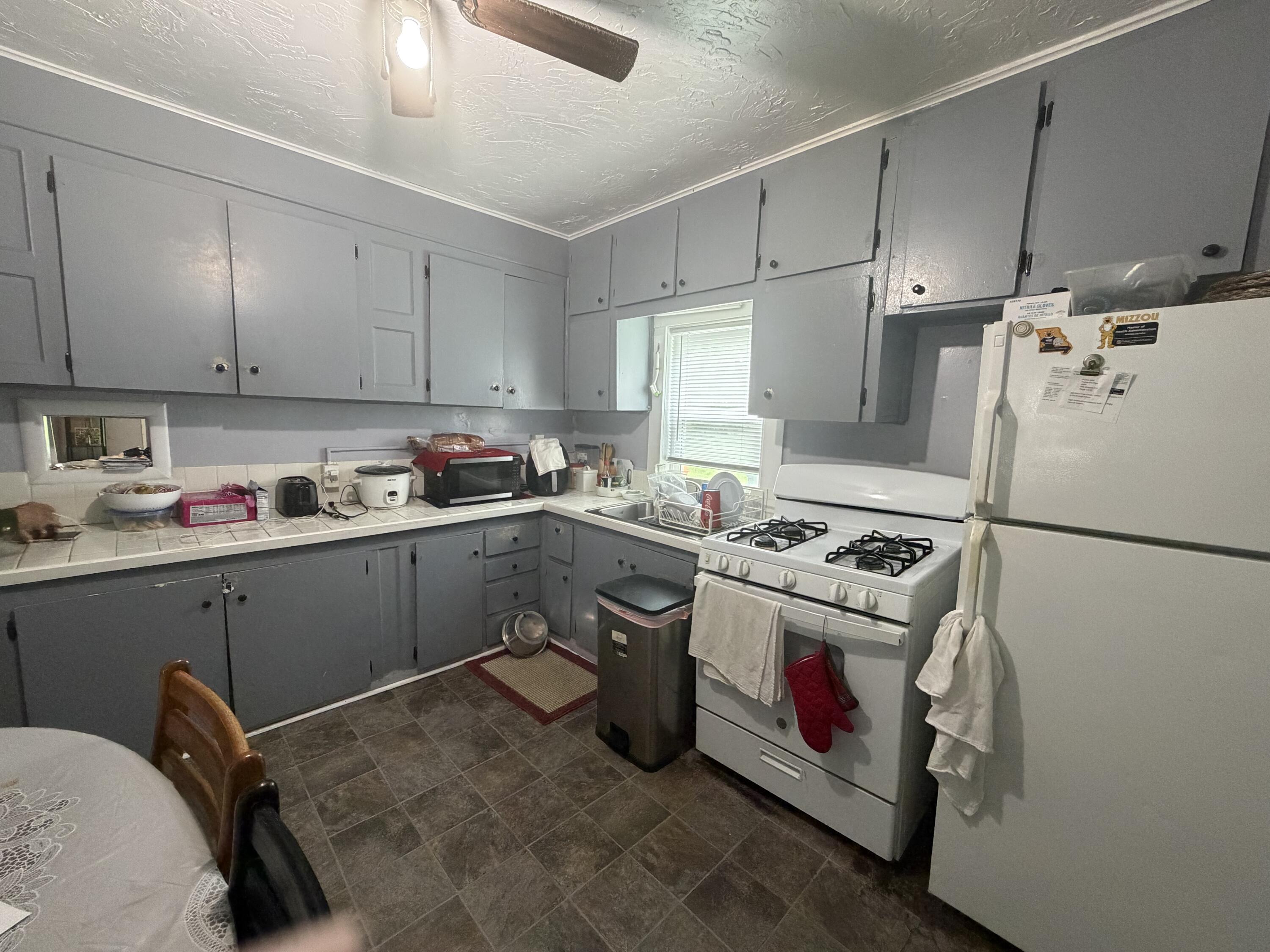 411 E Atchison St Property Photo 4