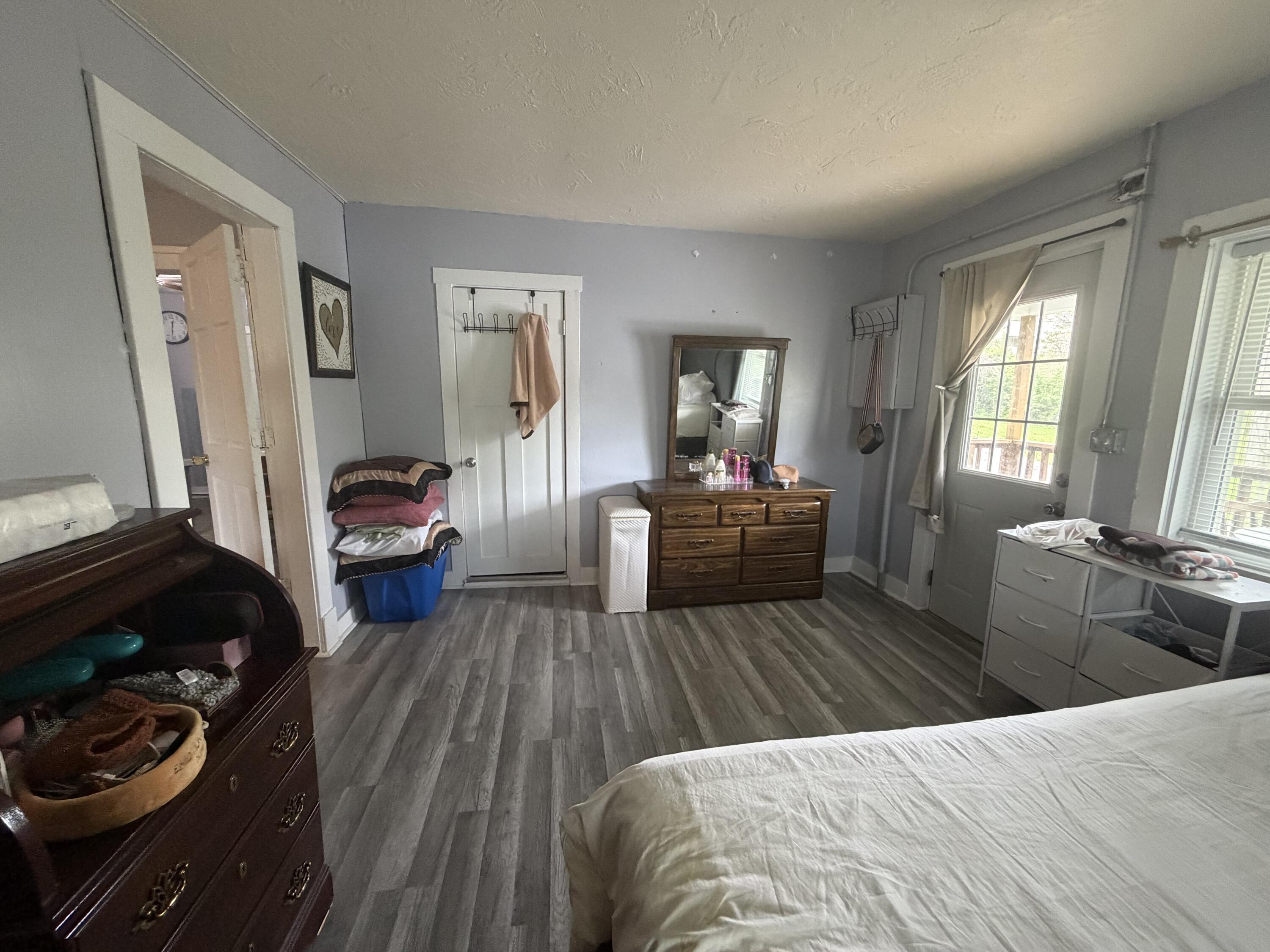 411 E Atchison St Property Photo 9