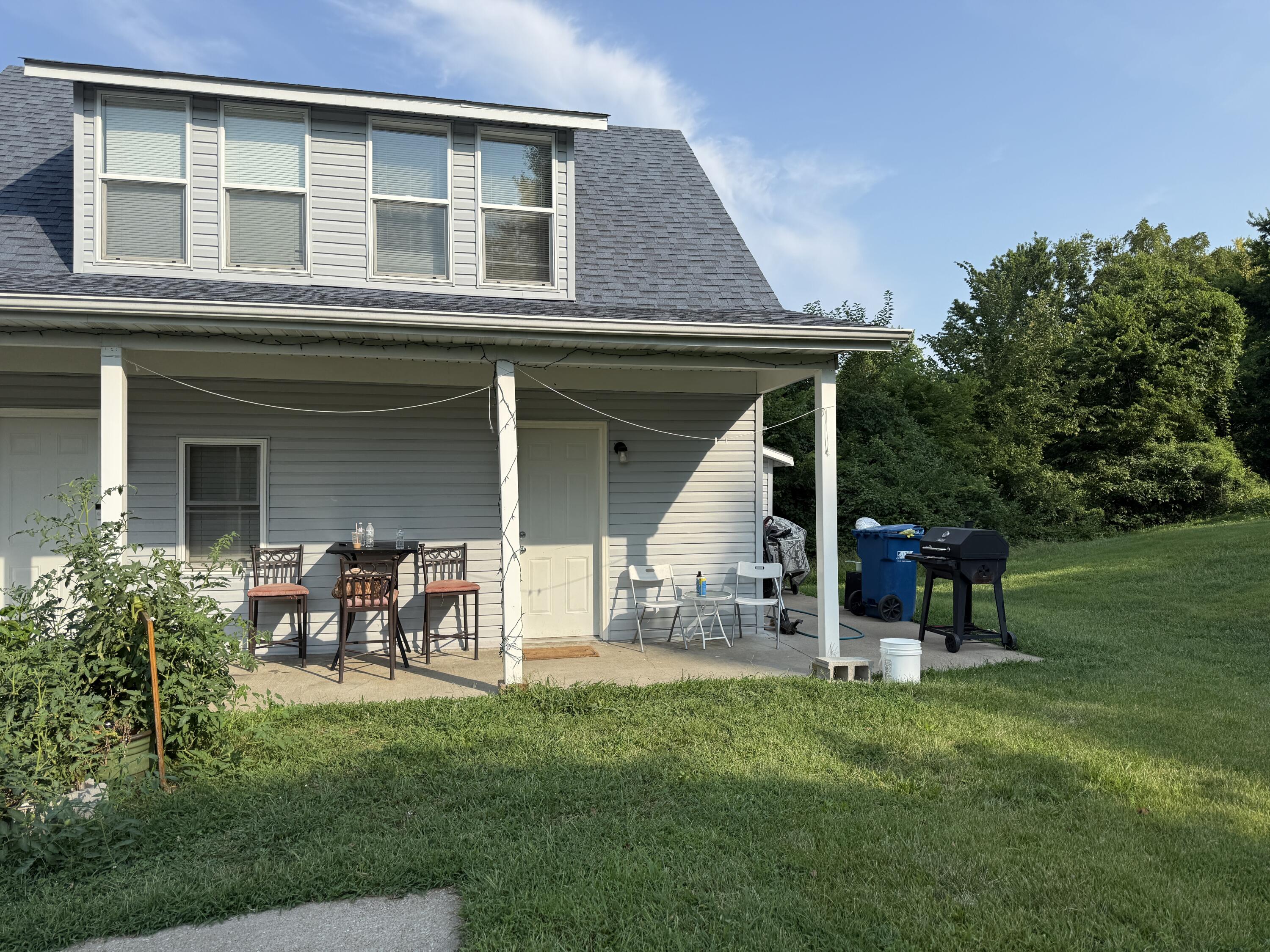411 E Atchison St Property Photo 14