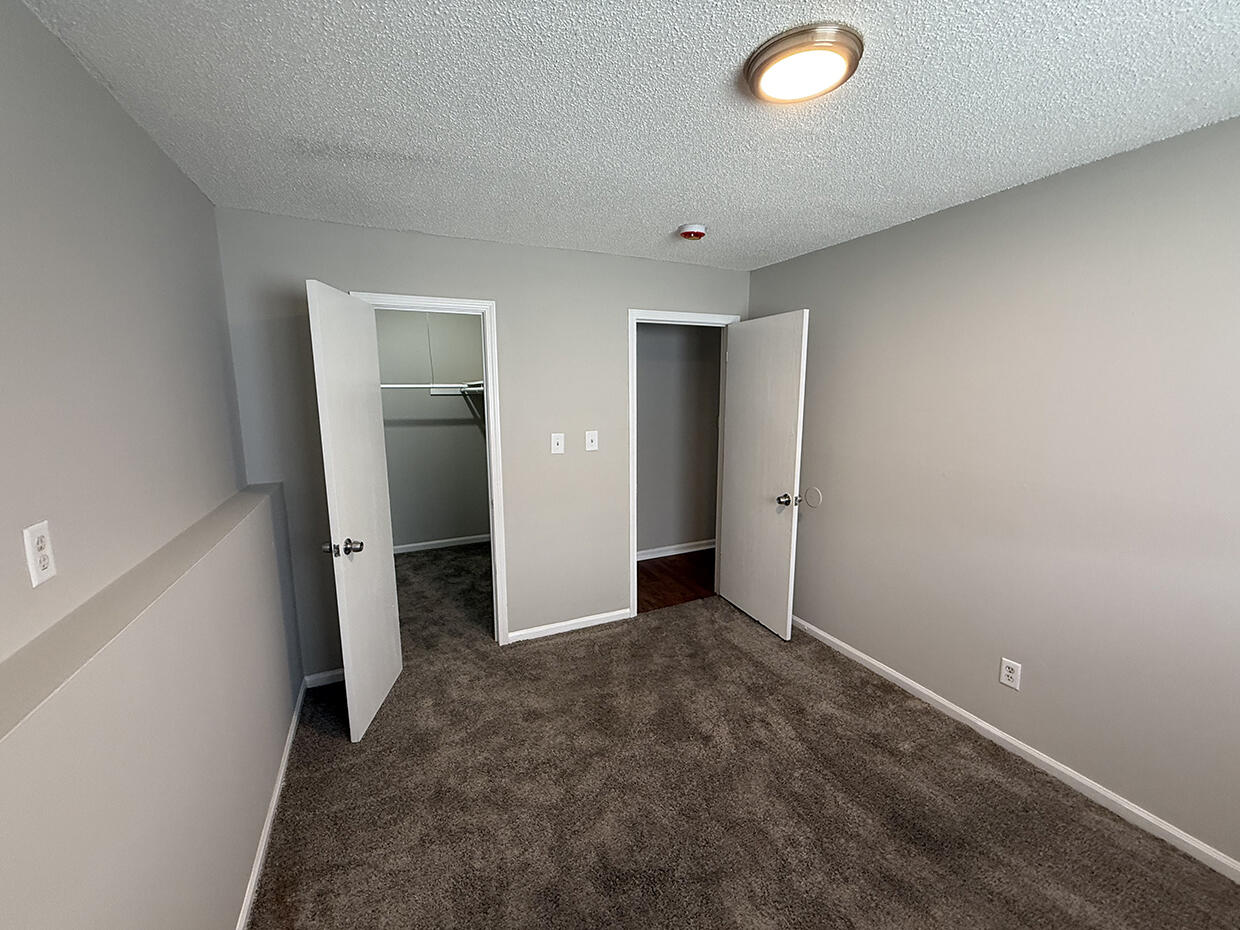 7221 N Moberly Dr D Property Photo 8