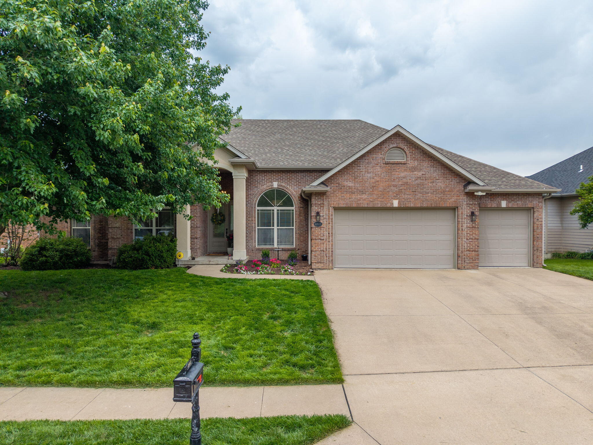 4803 THORNBROOK RDG Property Photo 1