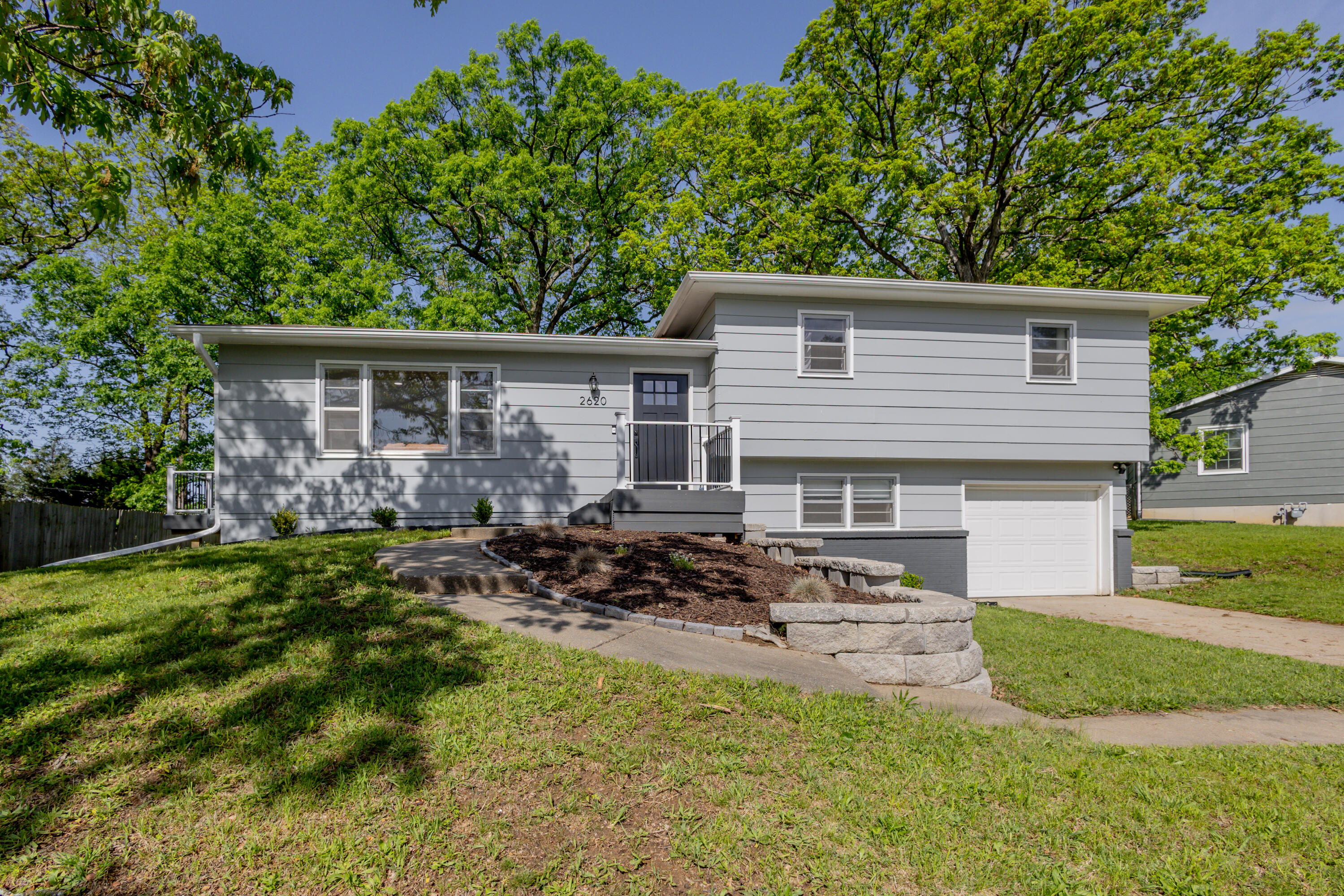 2620 Whitegate Dr Property Photo 1