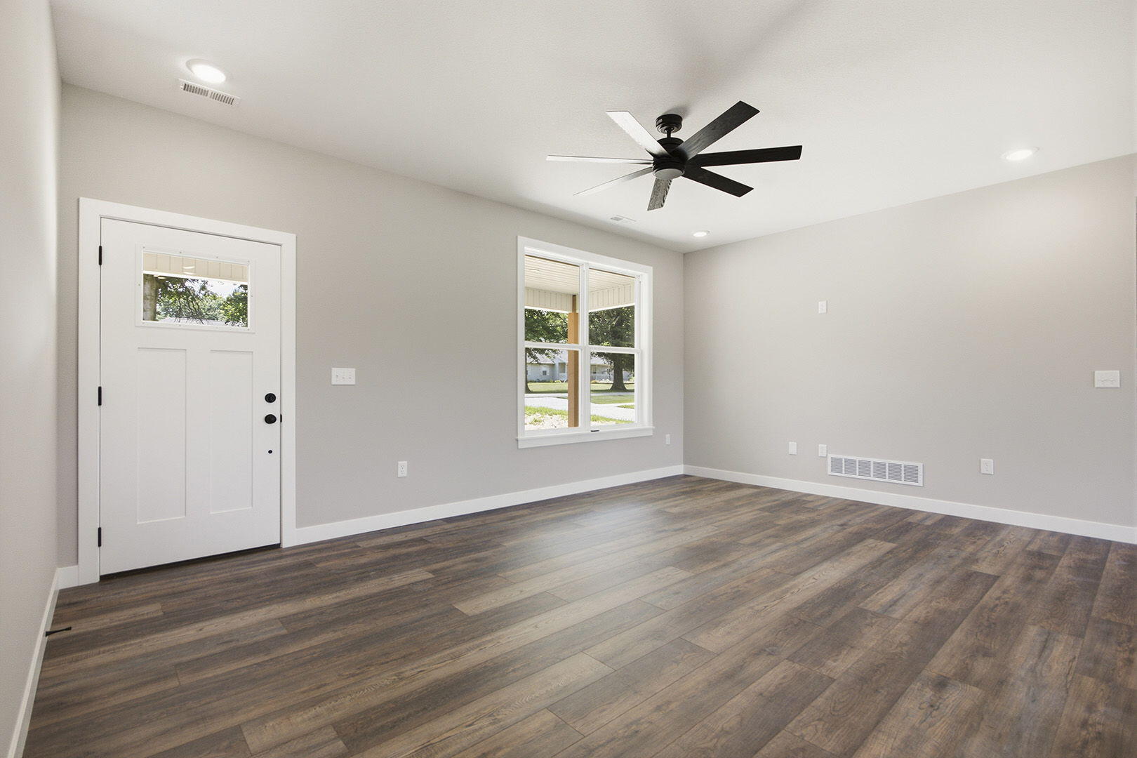 701 N Neo St Property Photo 19