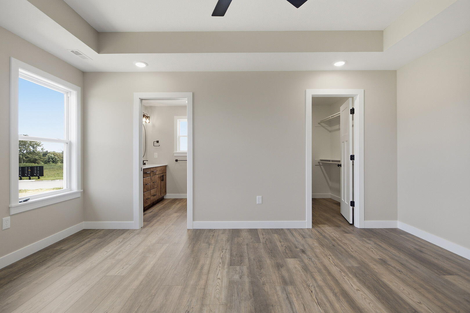 701 N Neo St Property Photo 25