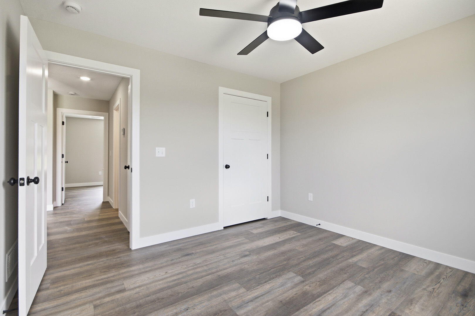 701 N Neo St Property Photo 26