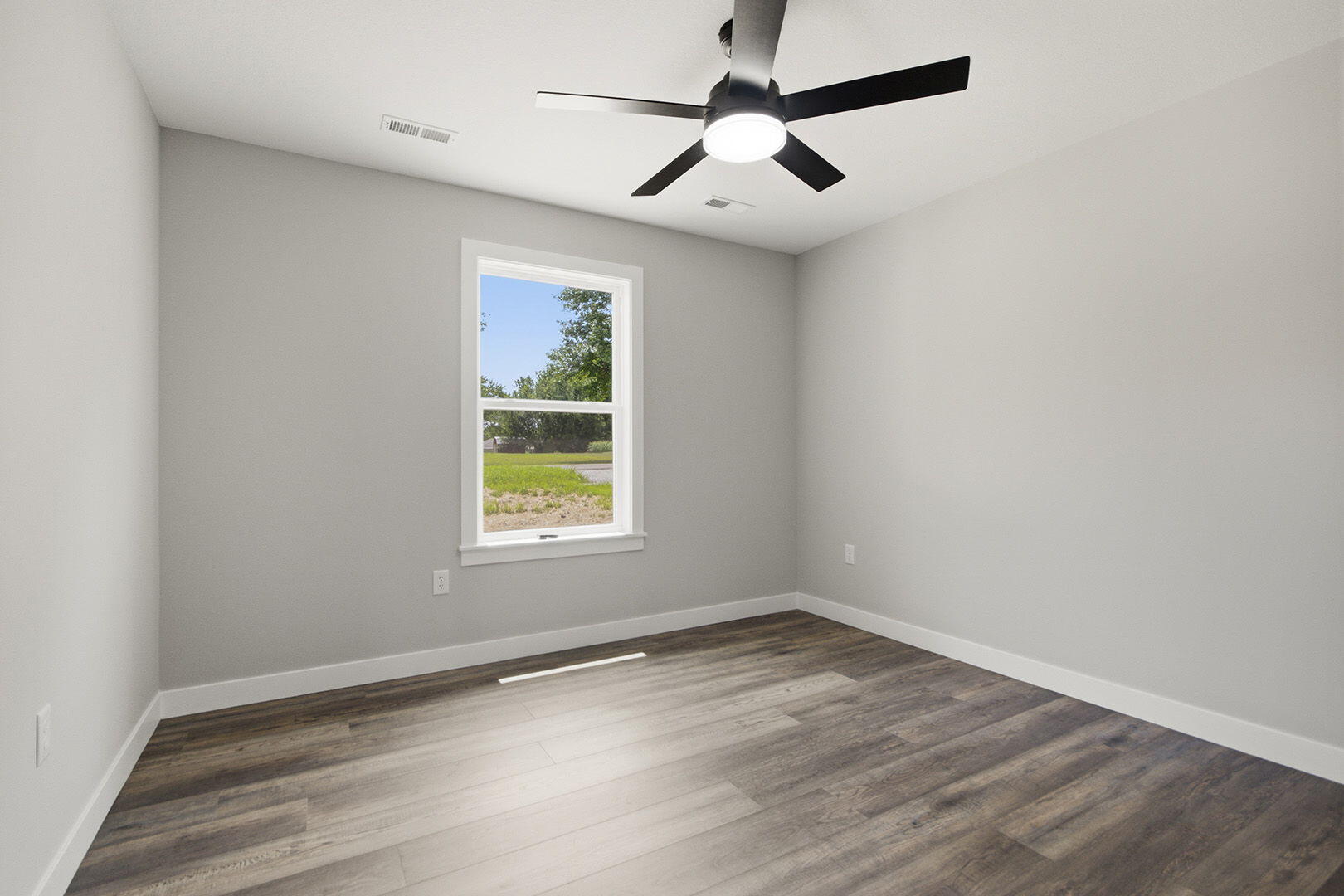 701 N Neo St Property Photo 31