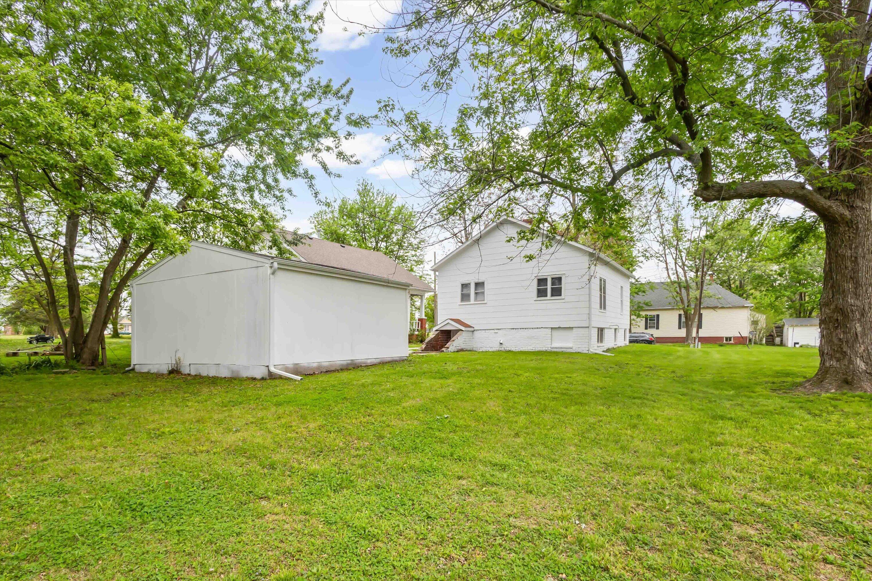 418 Roberts St Property Photo 6