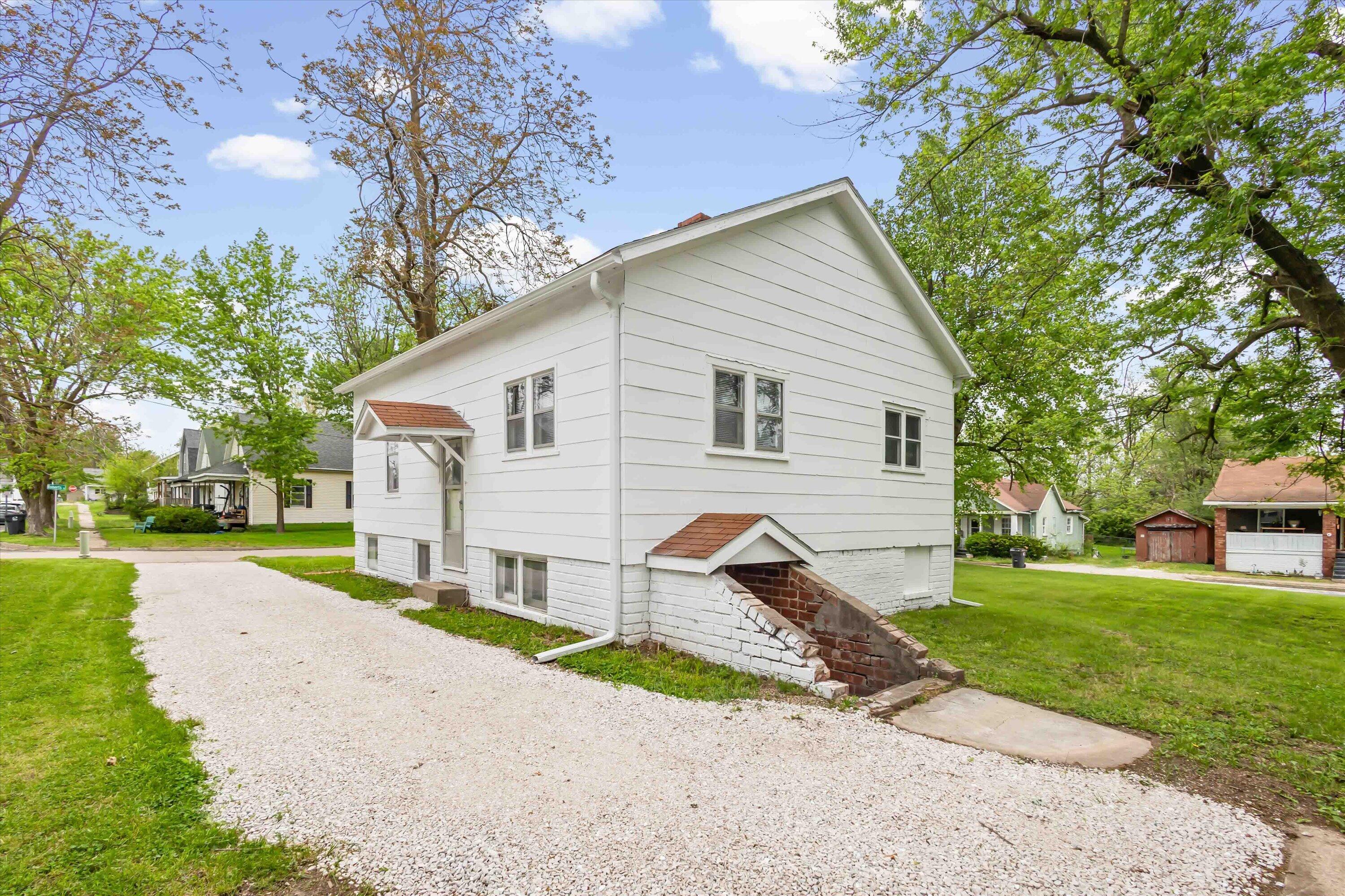 418 Roberts St Property Photo 7