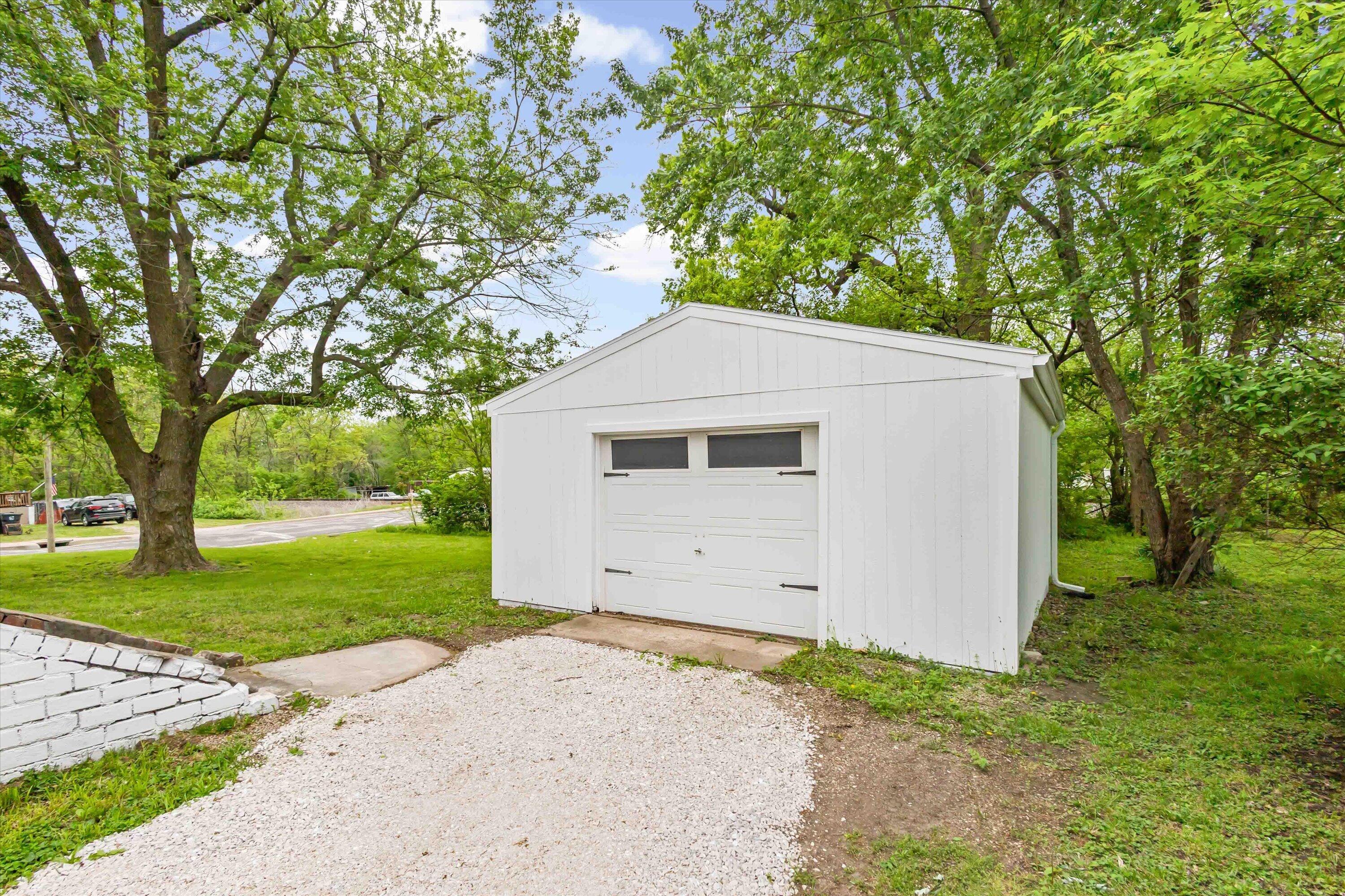 418 Roberts St Property Photo 8