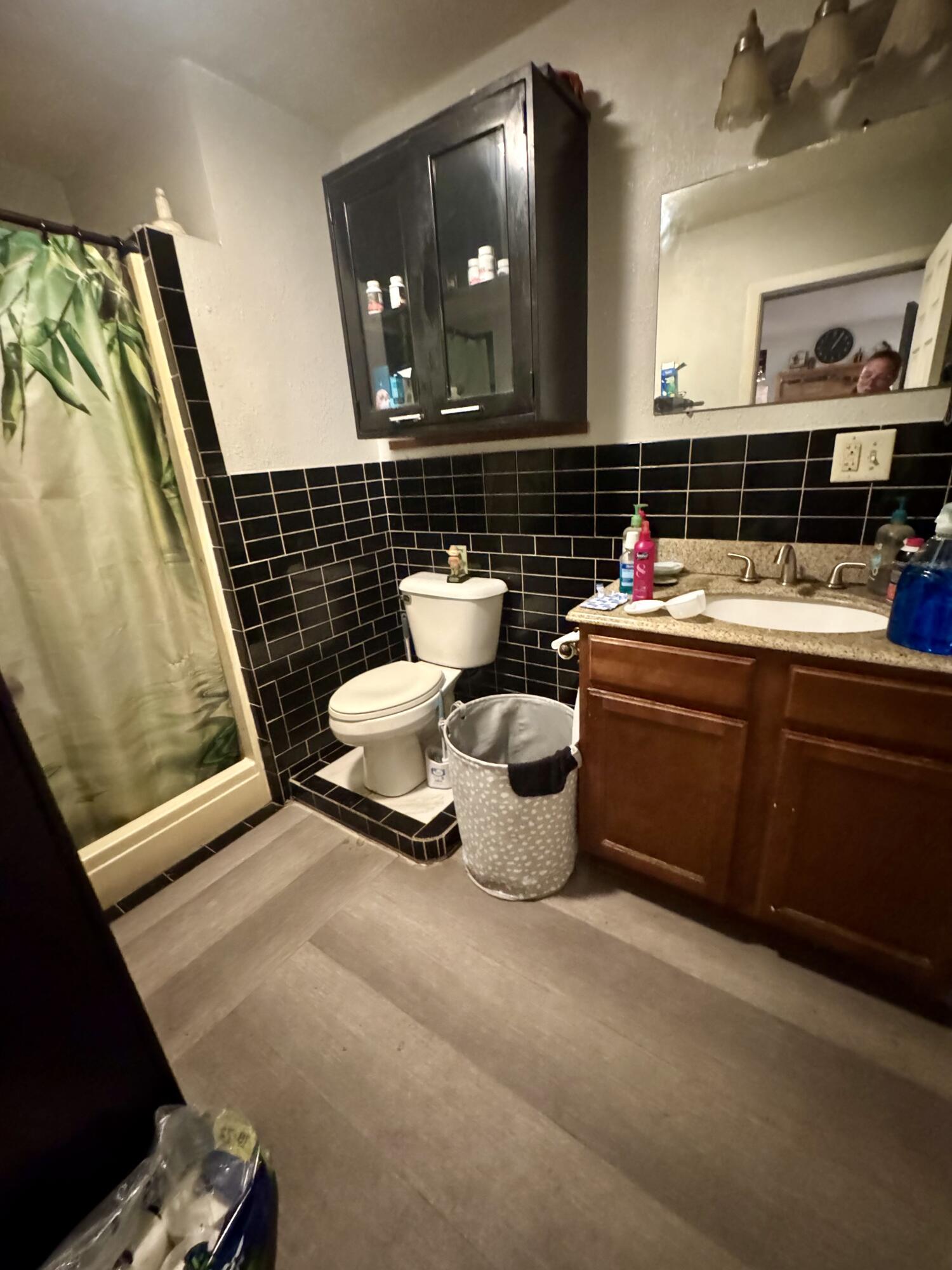 100 Burton St Property Photo 6