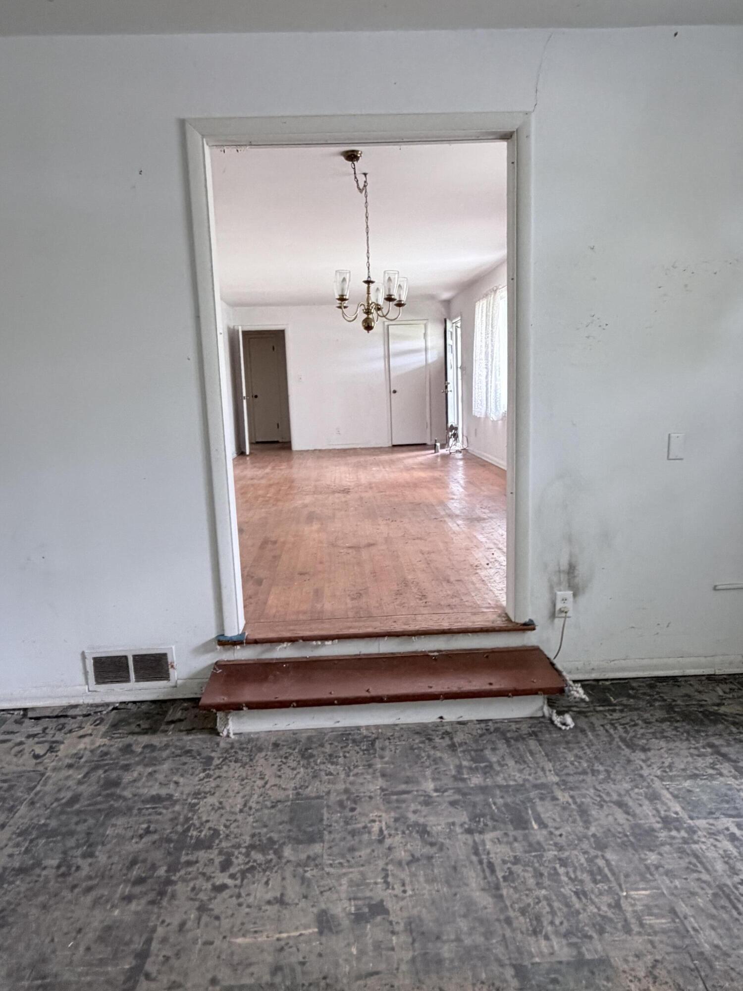 6 Elm Tree Terr Property Photo 7