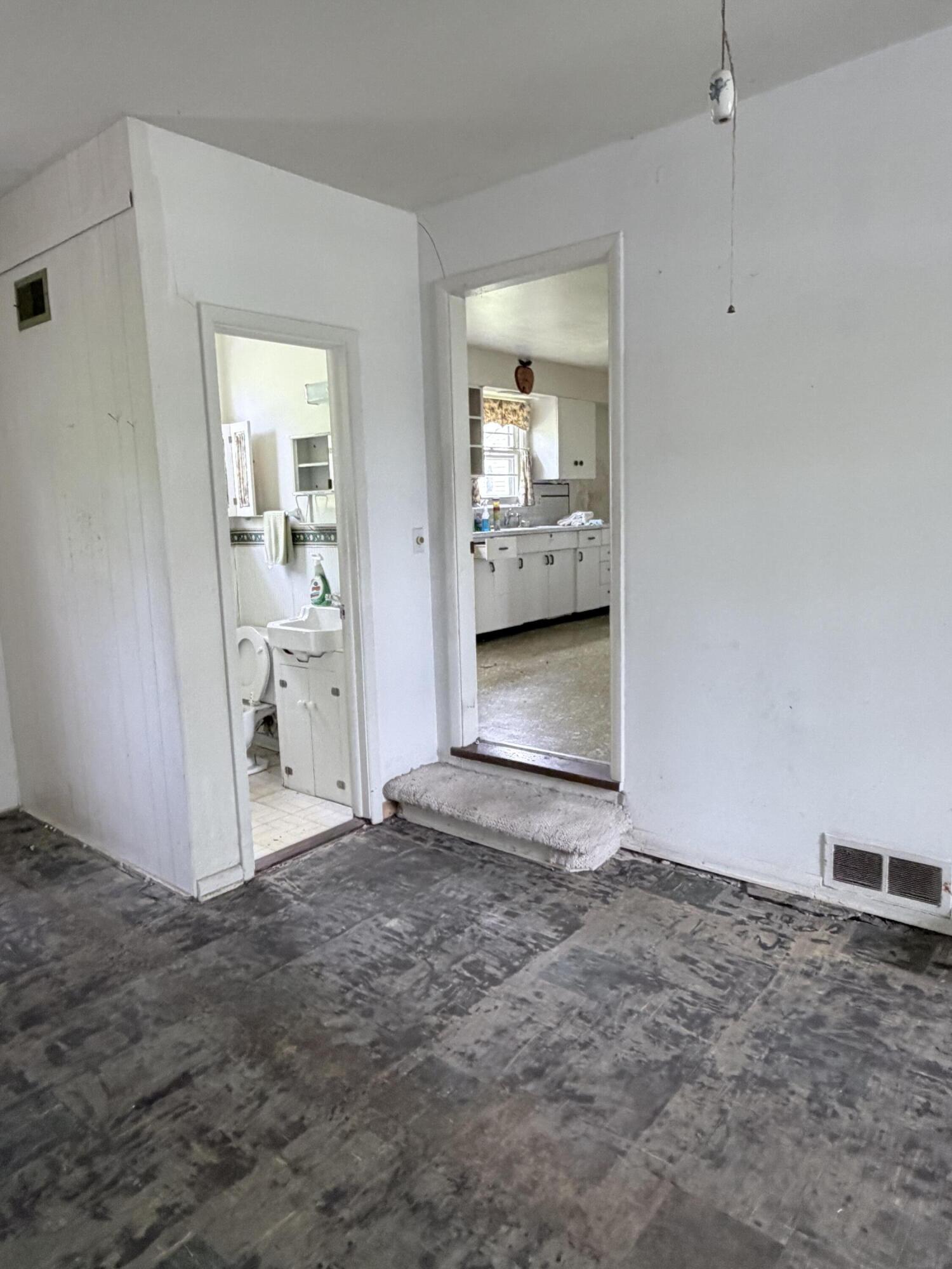 6 Elm Tree Terr Property Photo 8