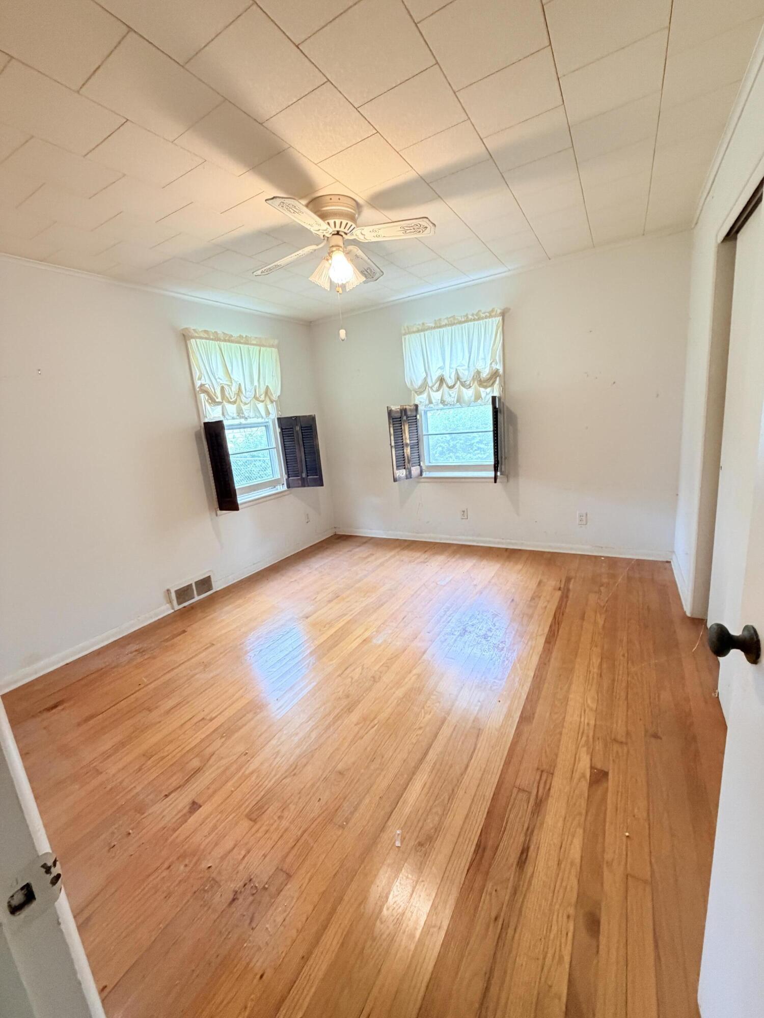 6 Elm Tree Terr Property Photo 12