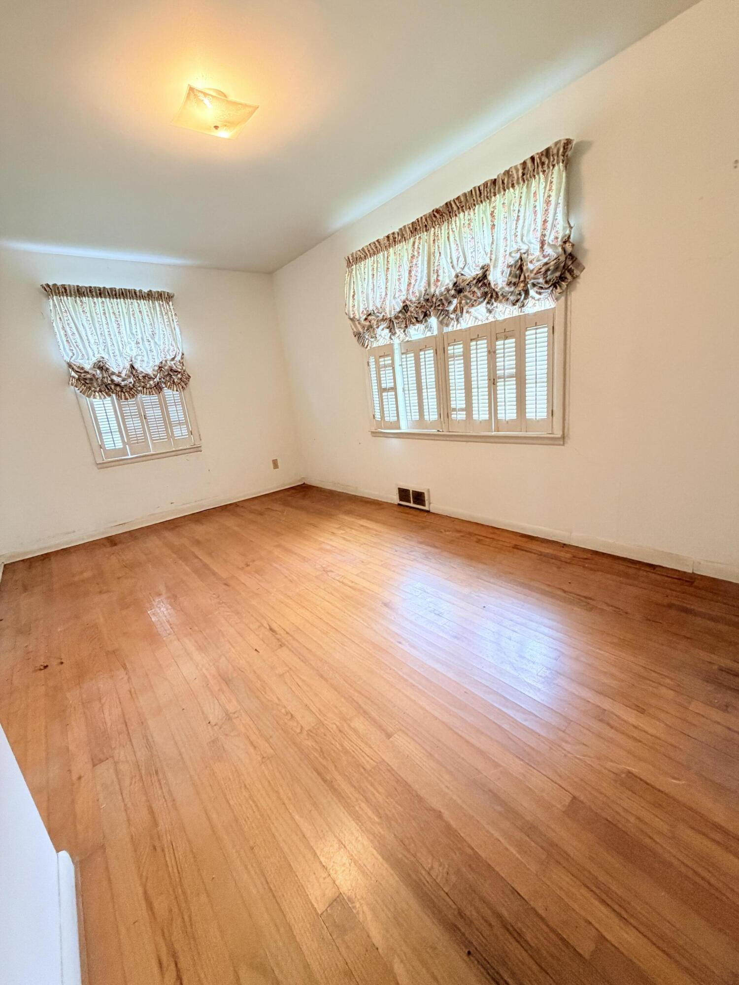 6 Elm Tree Terr Property Photo 14