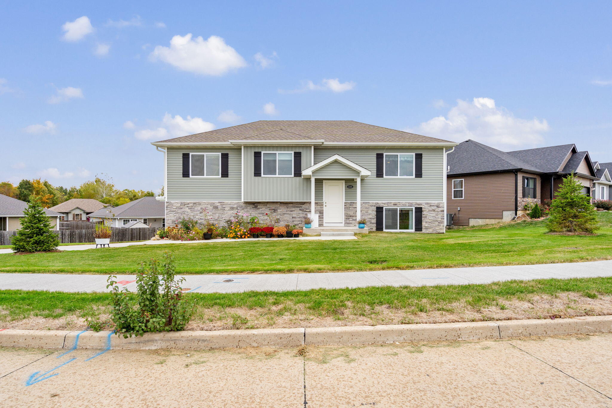 3305 Venice Dr Property Photo 1