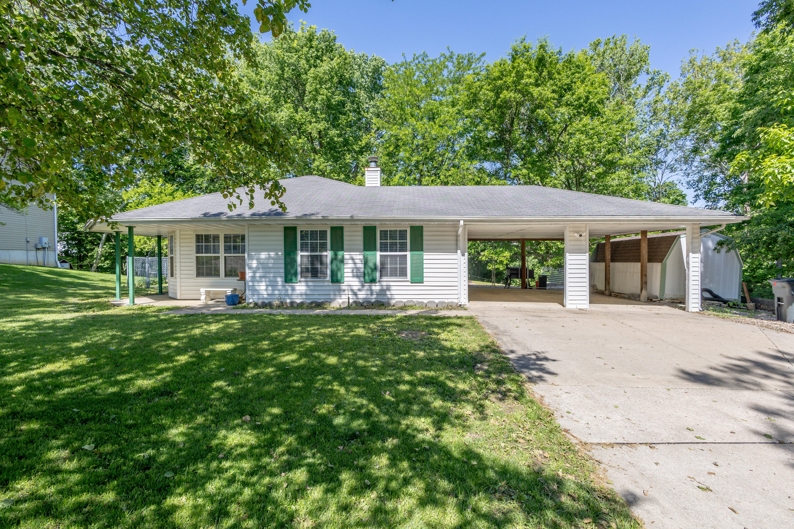 5591 N Autumn Dr Property Photo 1
