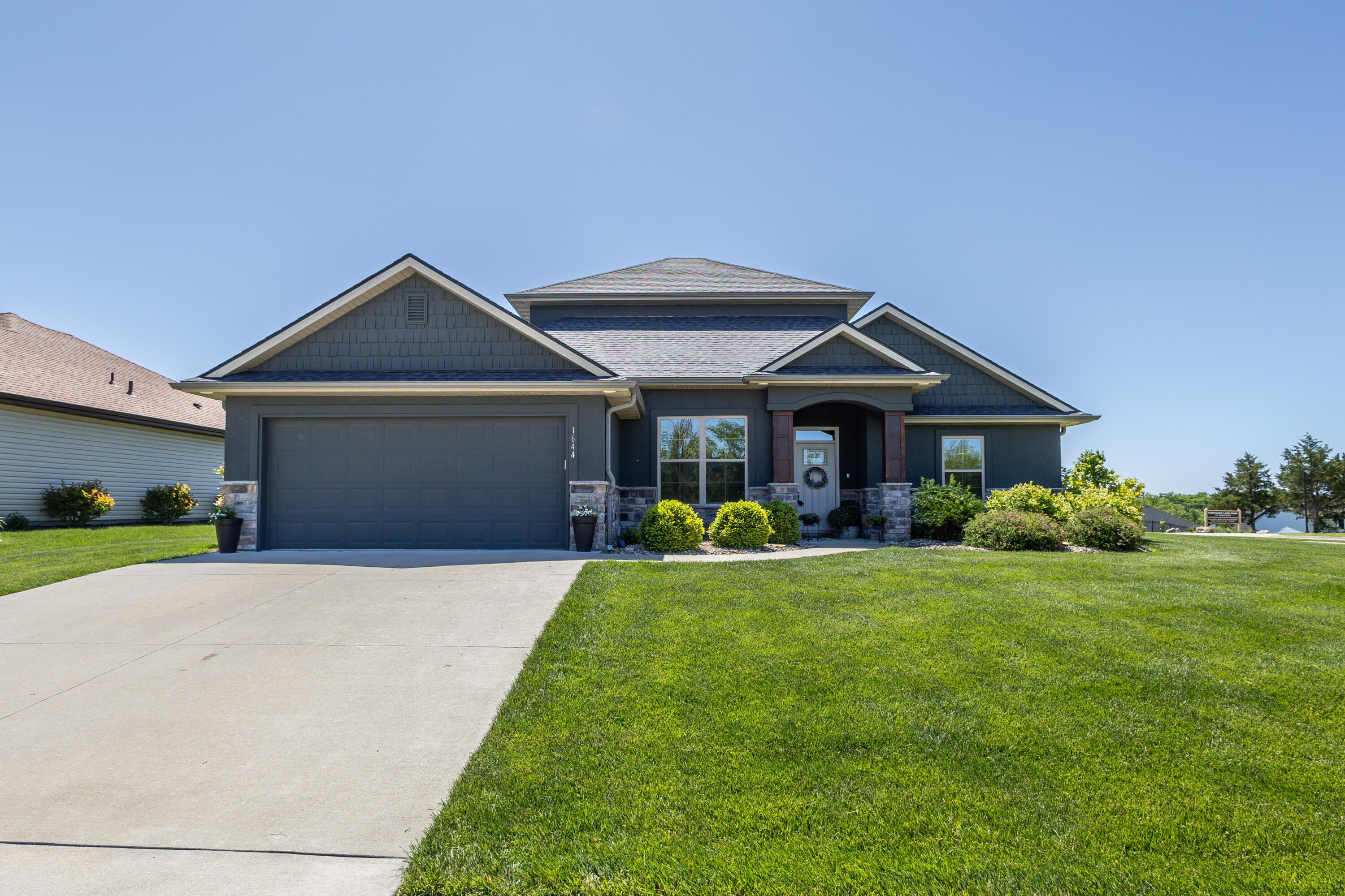 1644 Spring Mountain Dr Property Photo 1