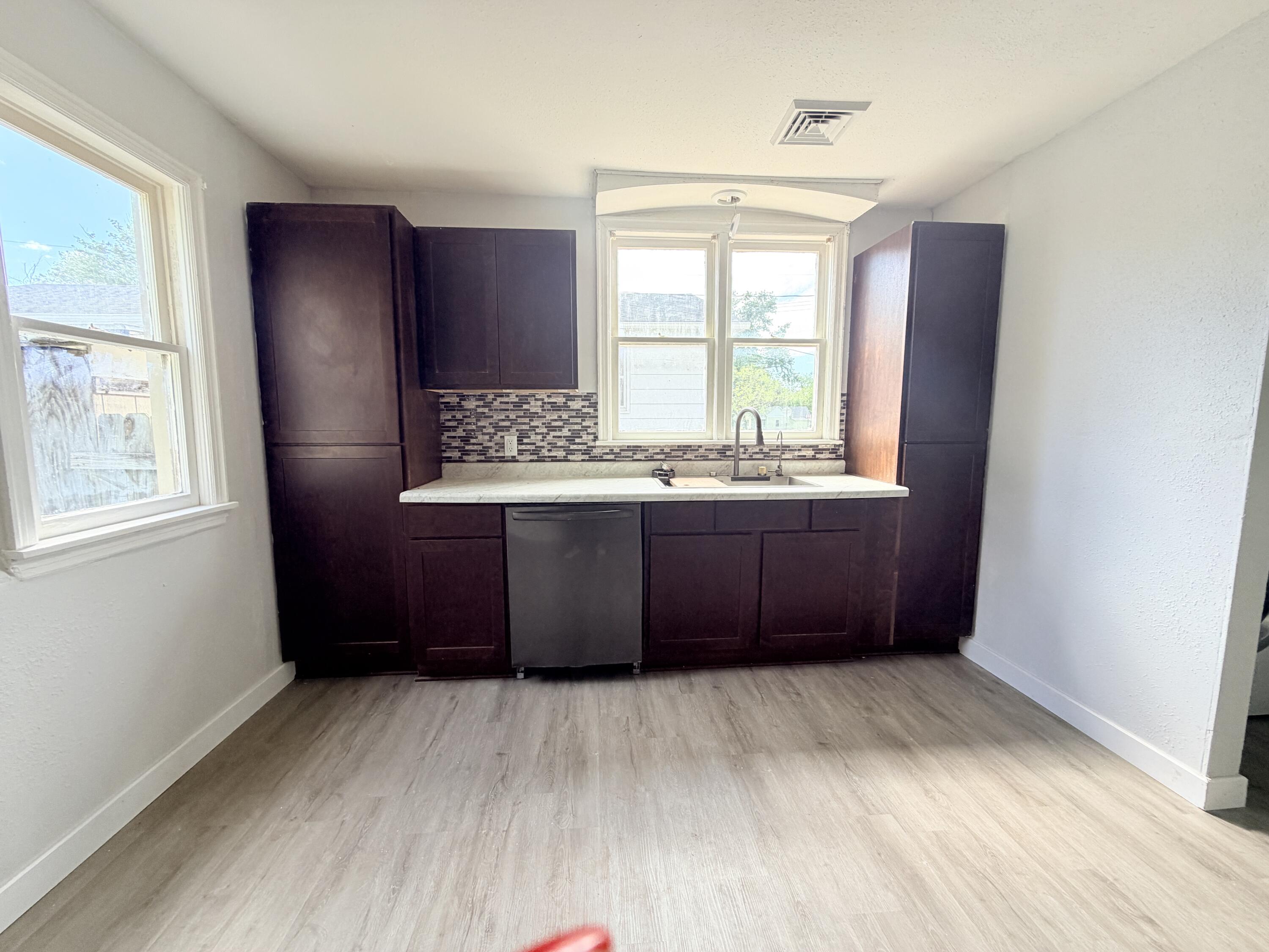 516 Buchanan St Property Photo 14