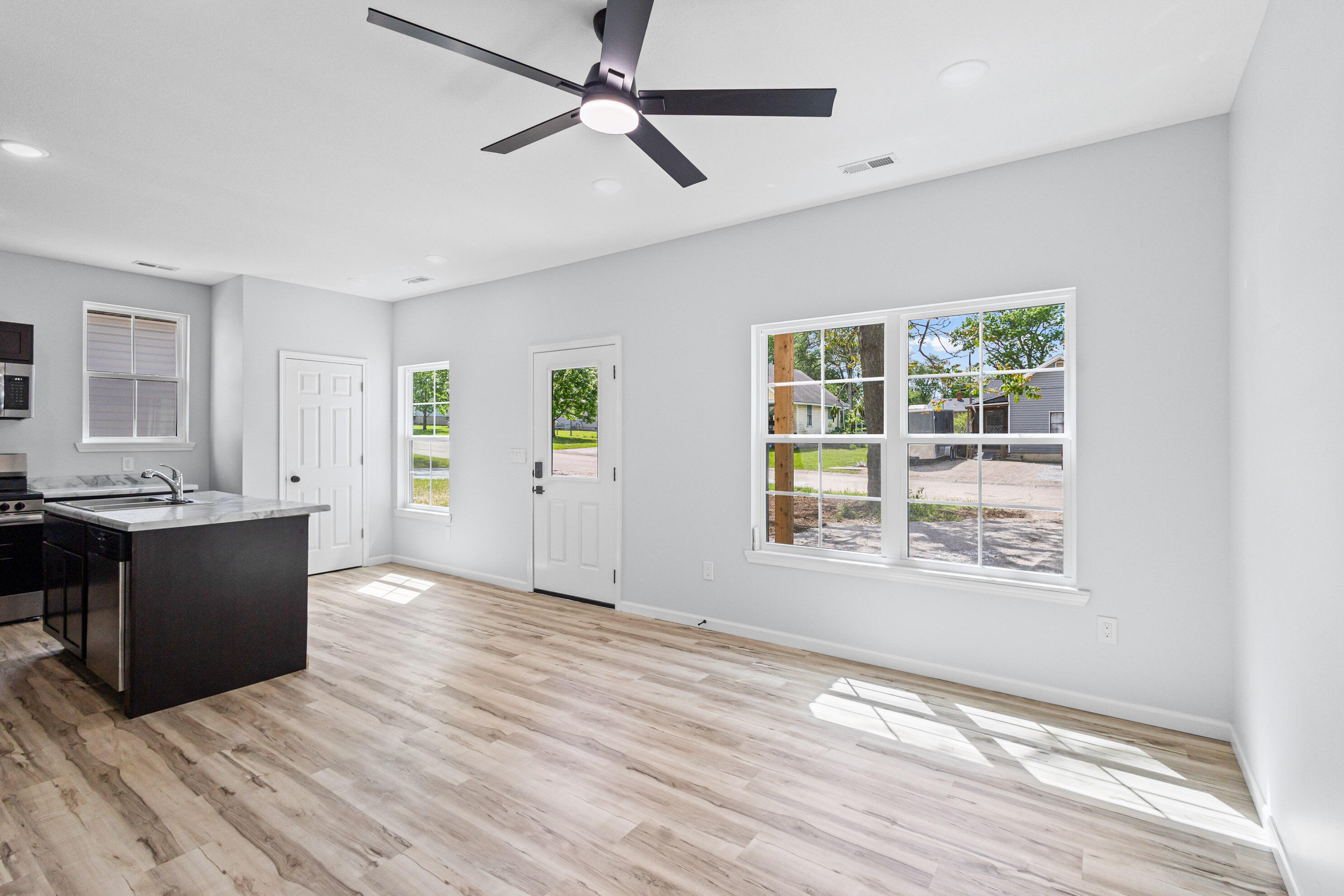 1420 N Washington St Property Photo 4