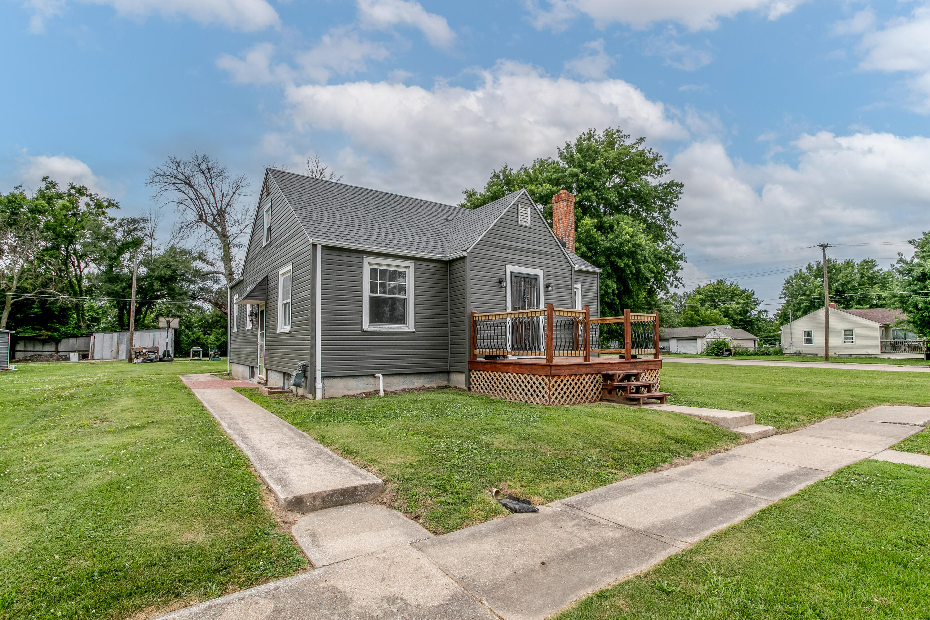 1321 N Olive St Property Photo 2